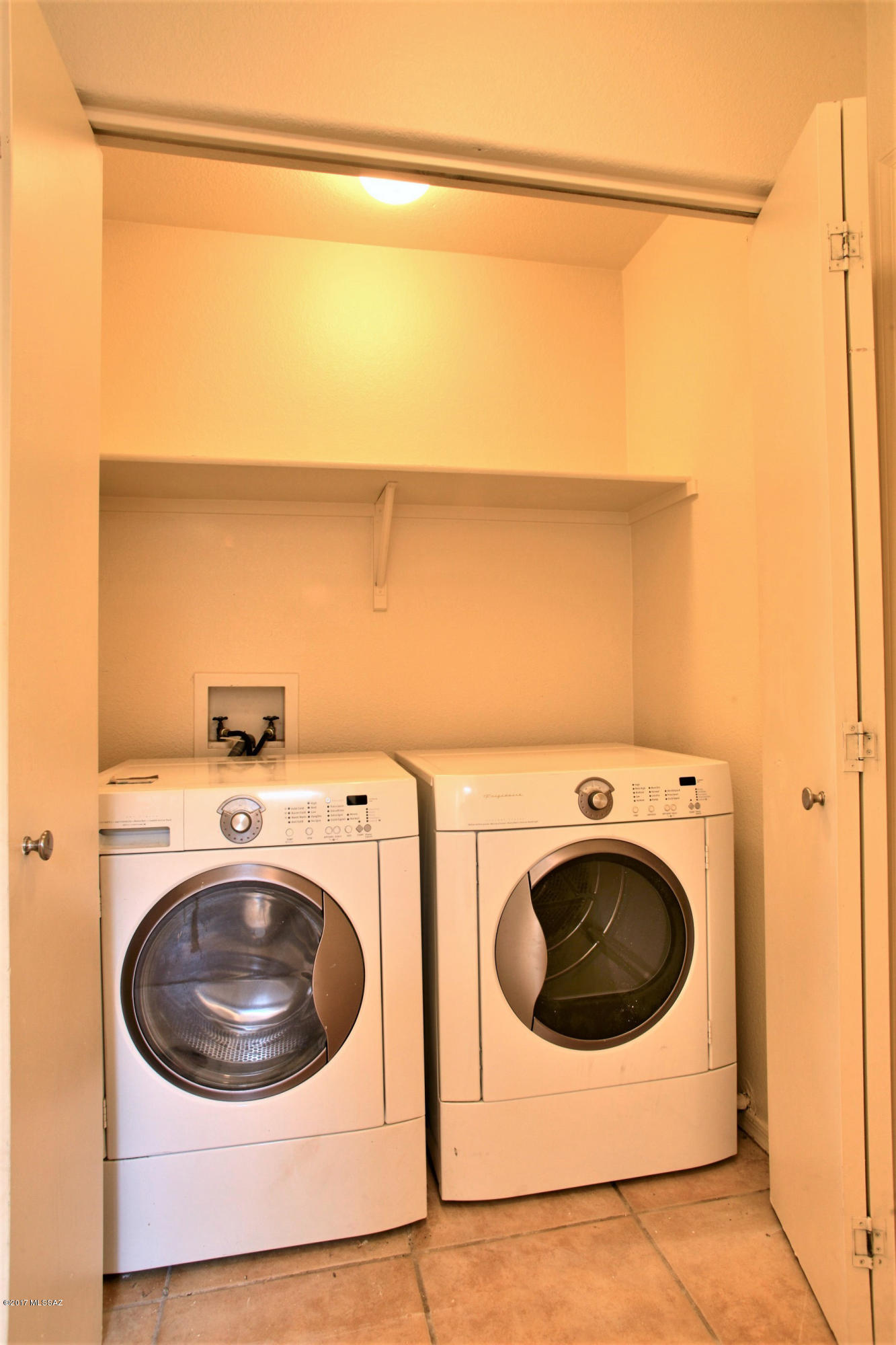 2572 W Saguaro Bluffs Drive