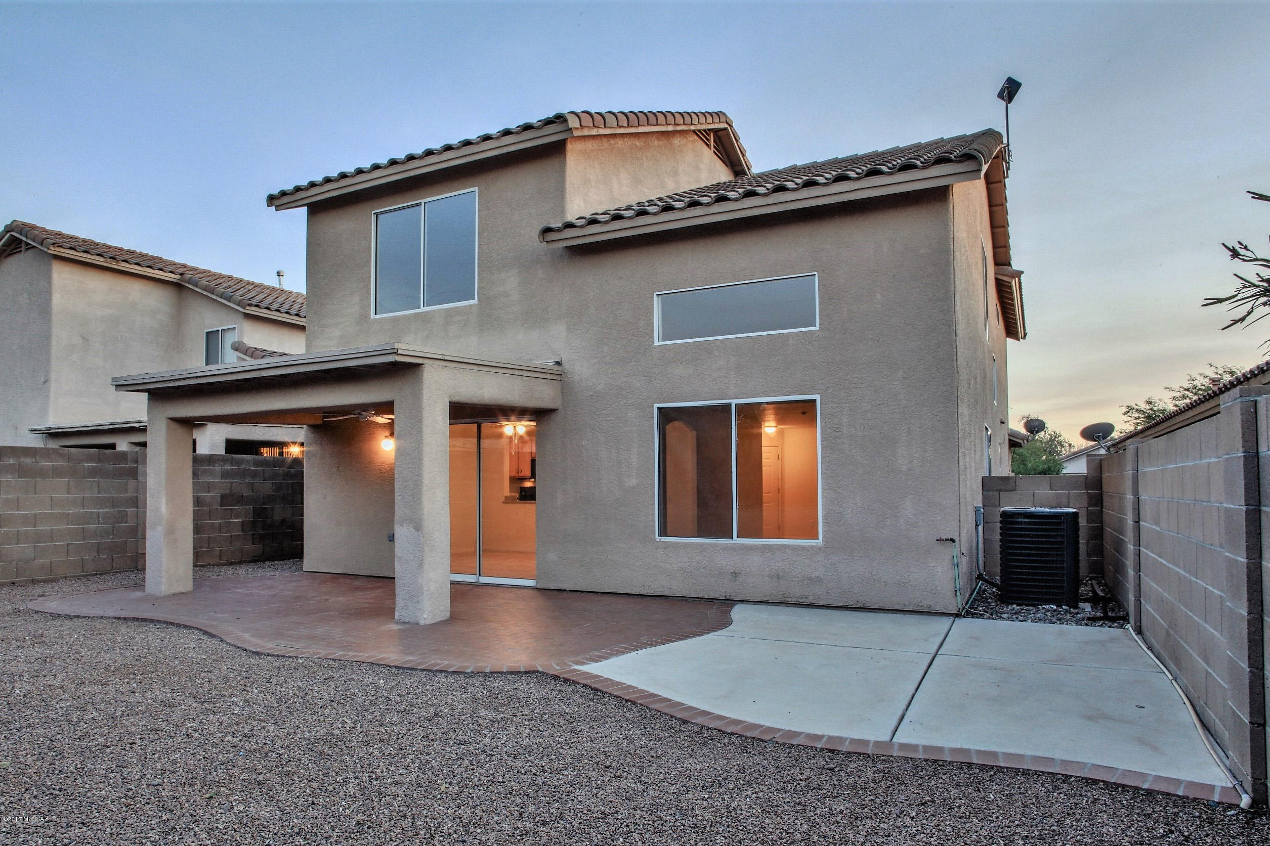 2572 W Saguaro Bluffs Drive