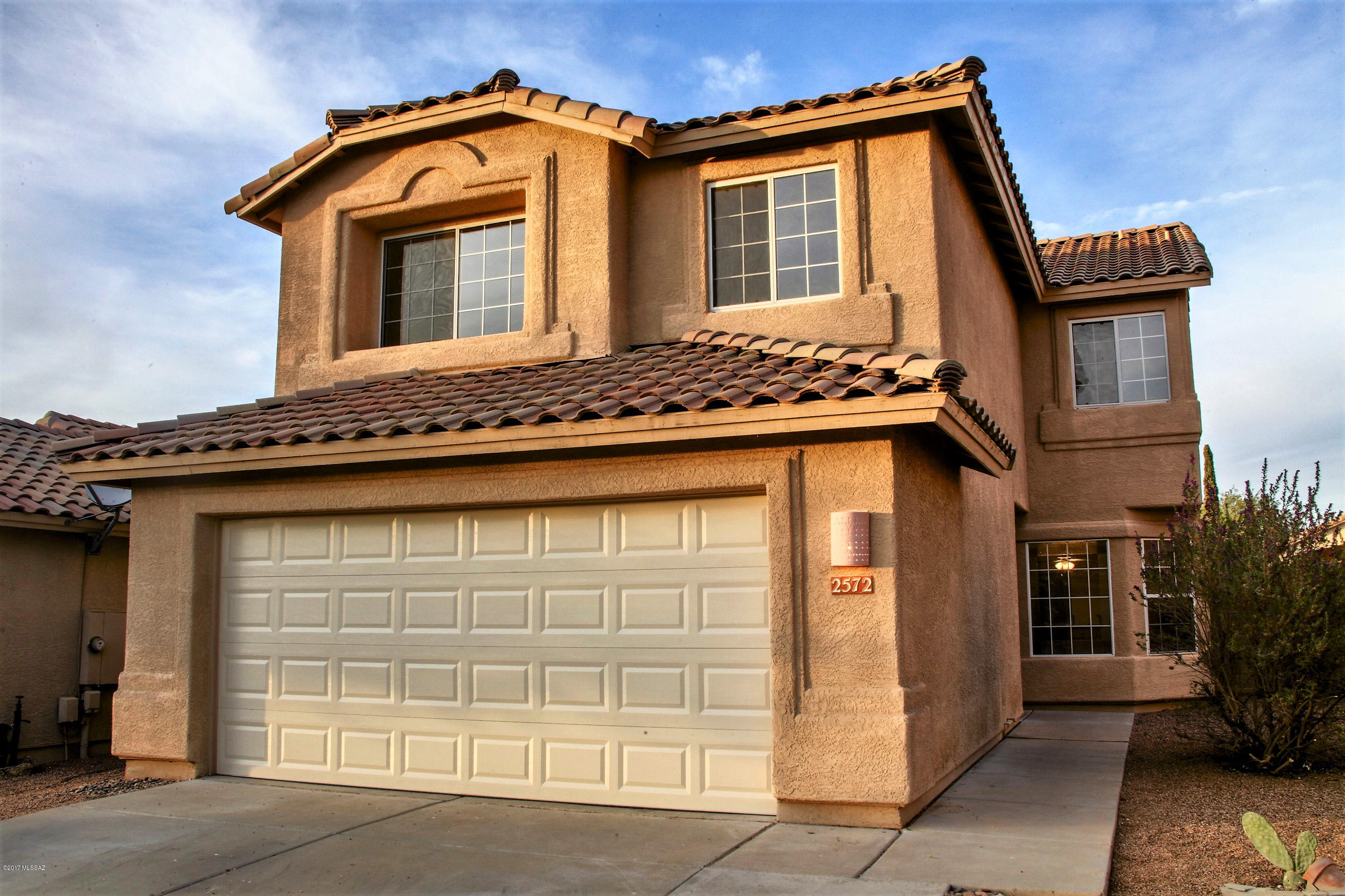 2572 W Saguaro Bluffs Drive