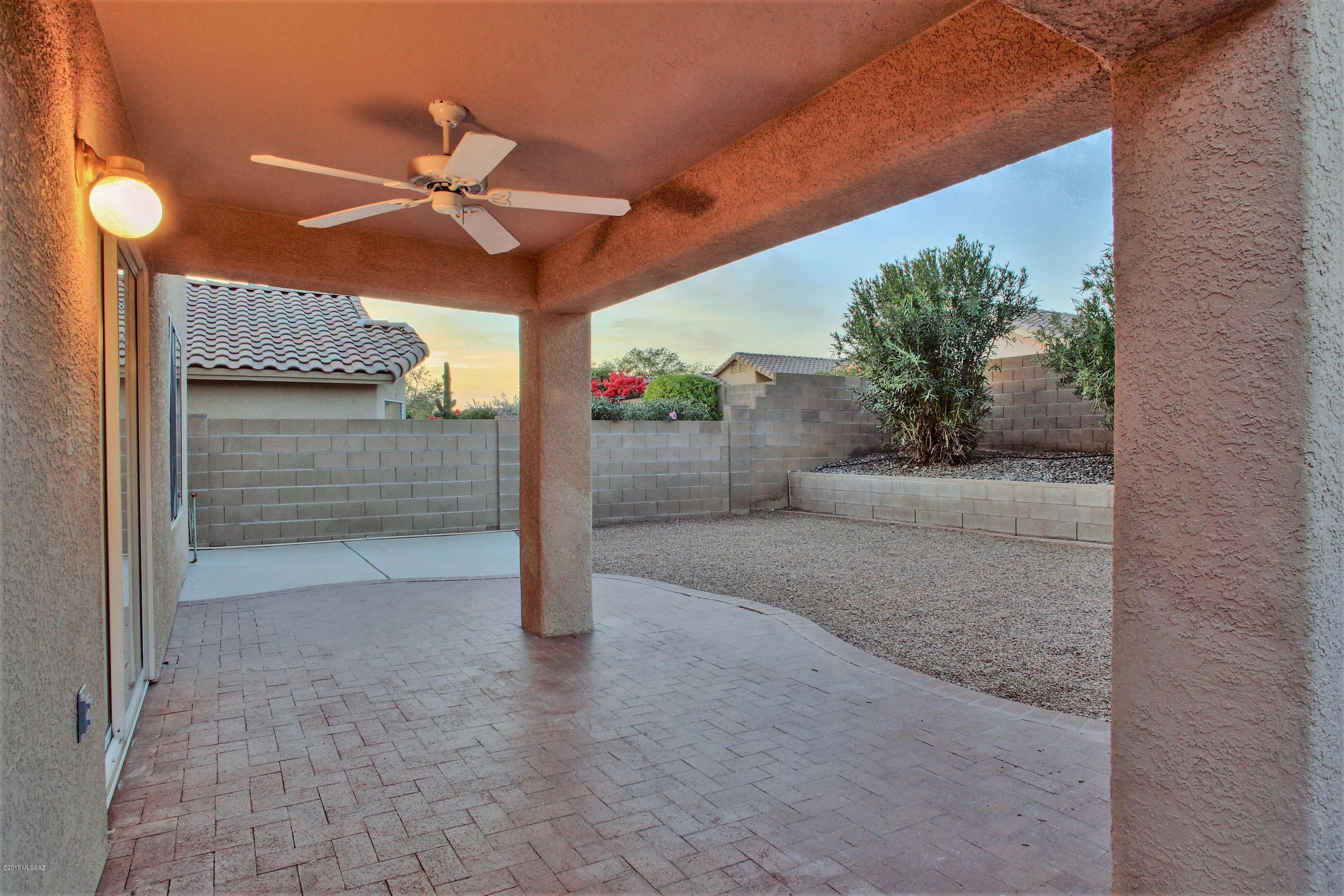 2572 W Saguaro Bluffs Drive