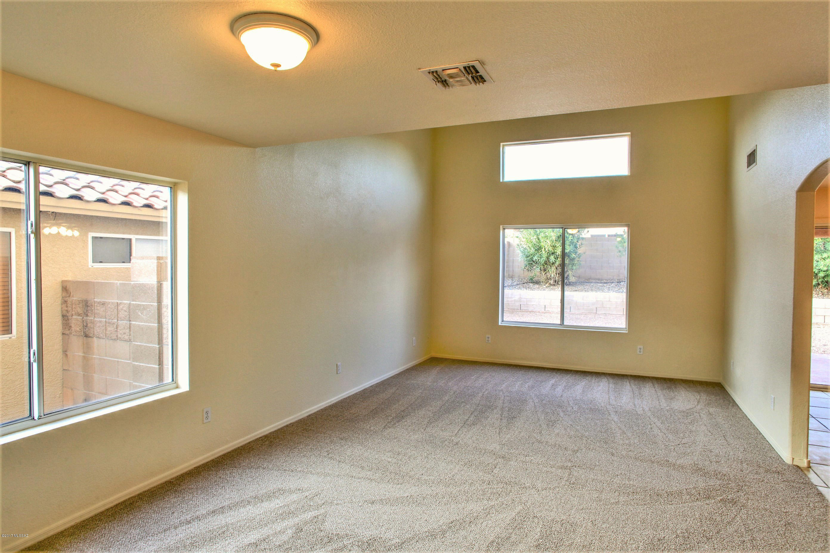 2572 W Saguaro Bluffs Drive