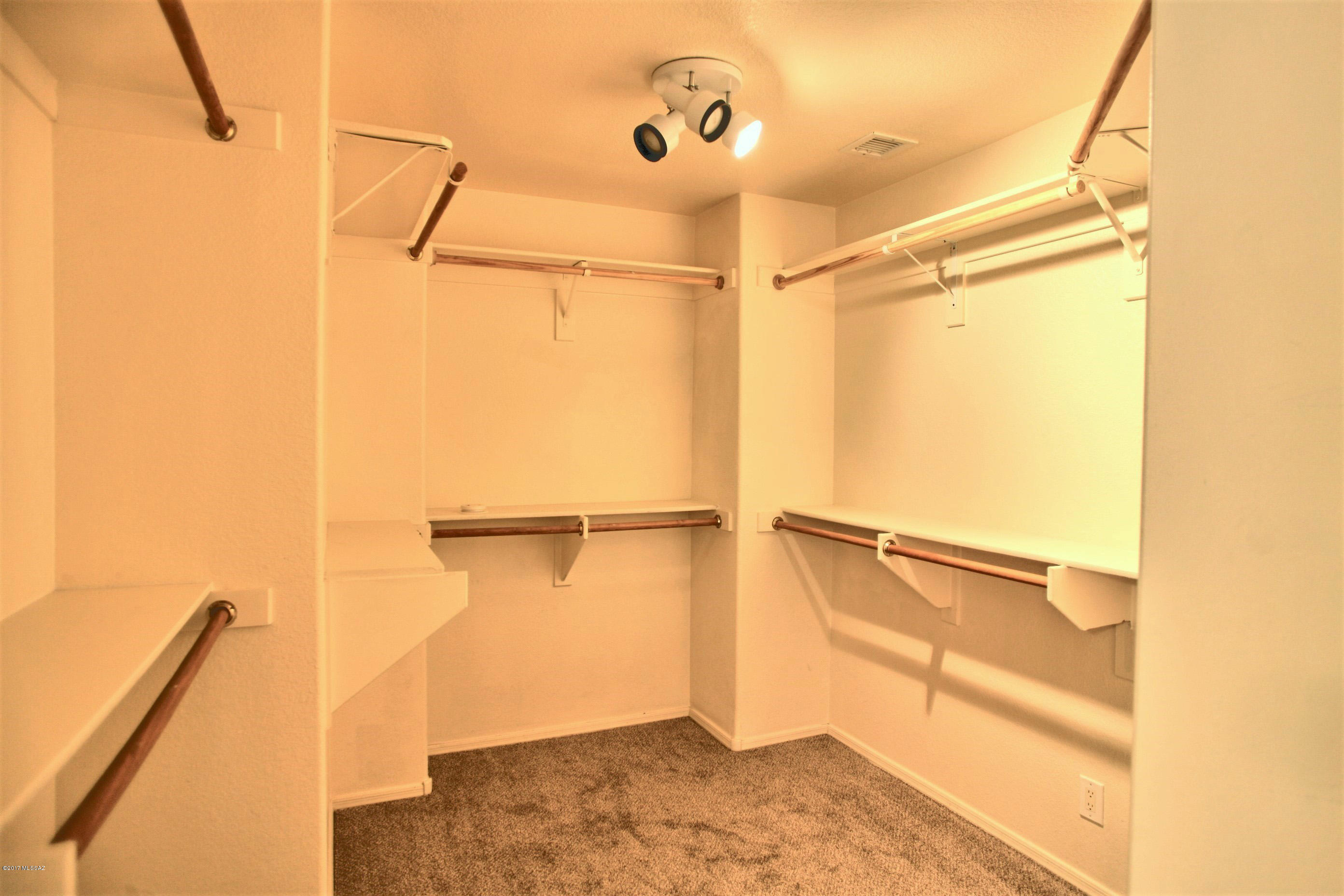 2572 W Saguaro Bluffs Drive