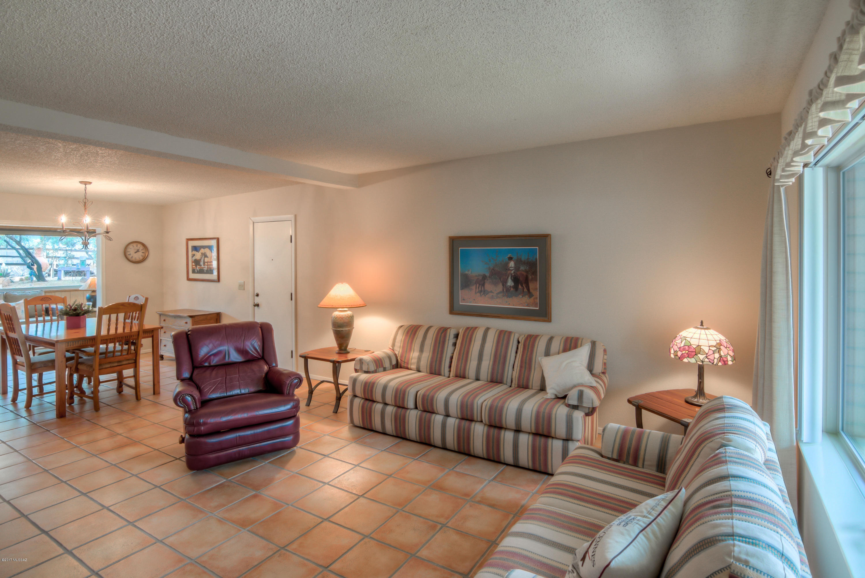 615 E Strada Patania