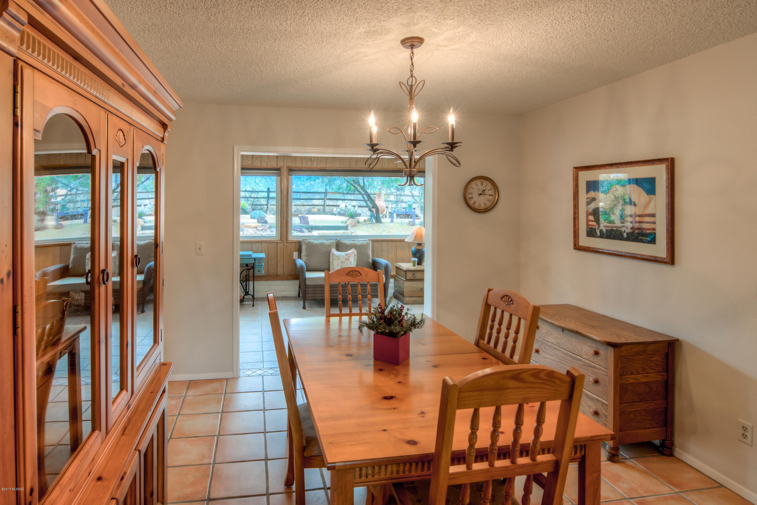 615 E Strada Patania