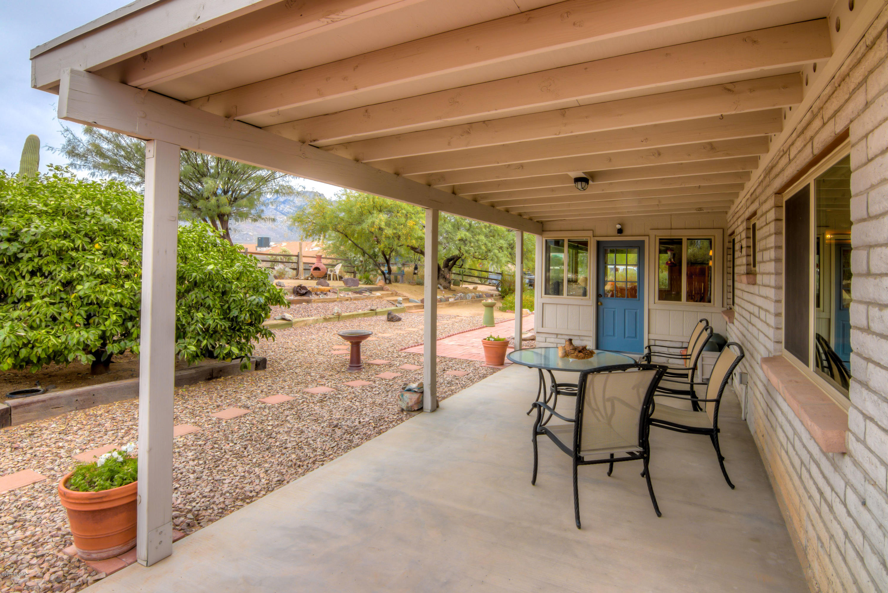 615 E Strada Patania