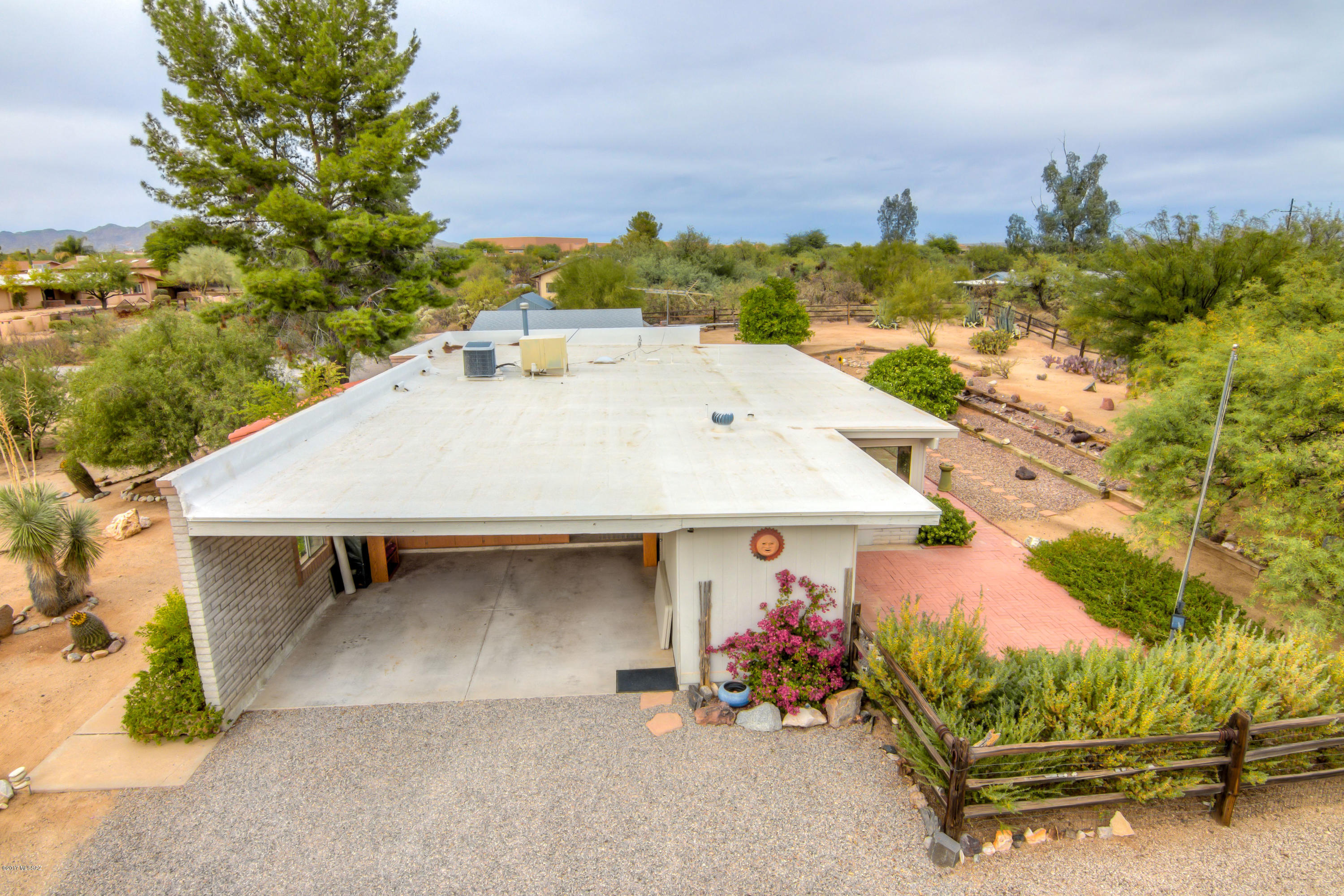 615 E Strada Patania