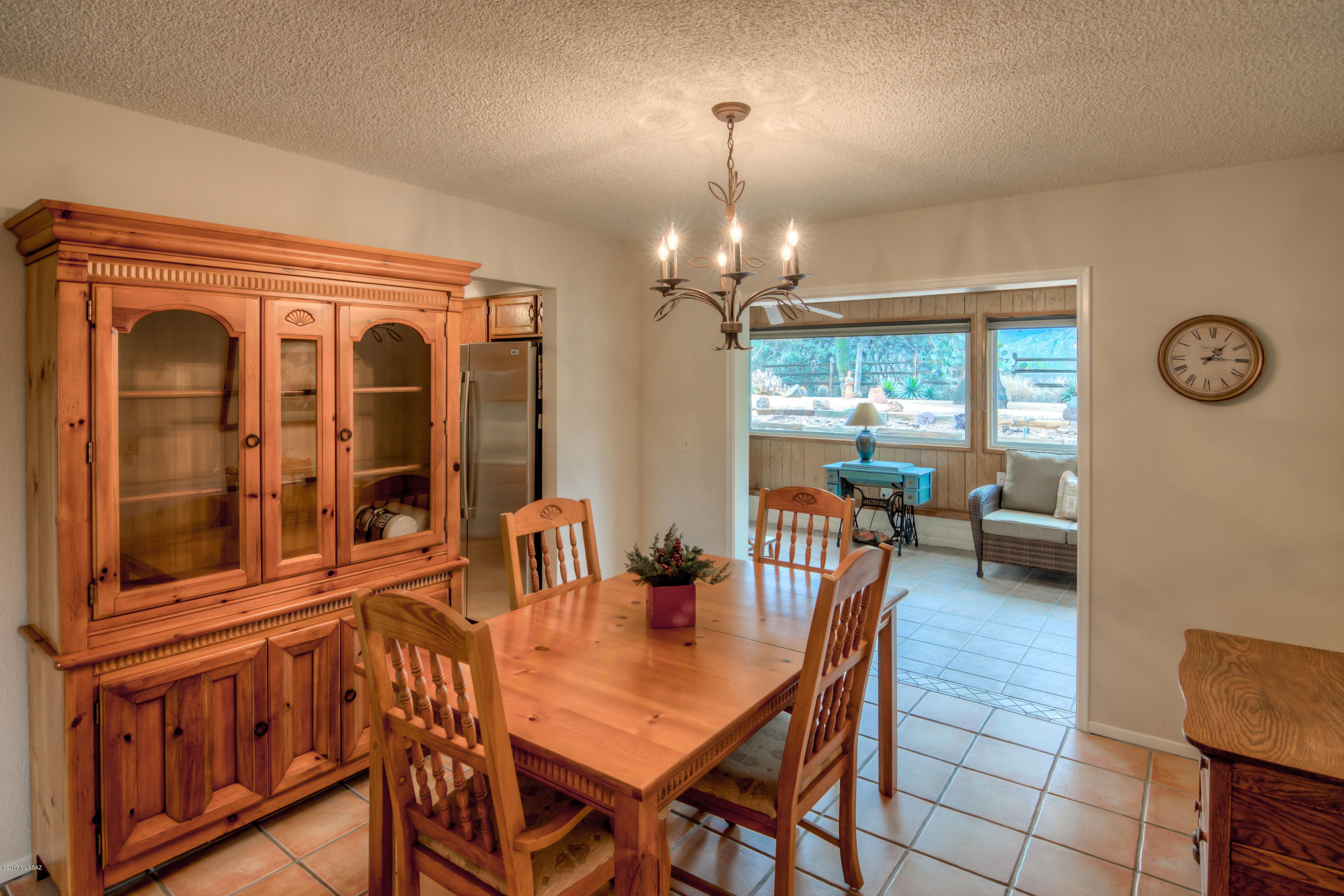 615 E Strada Patania