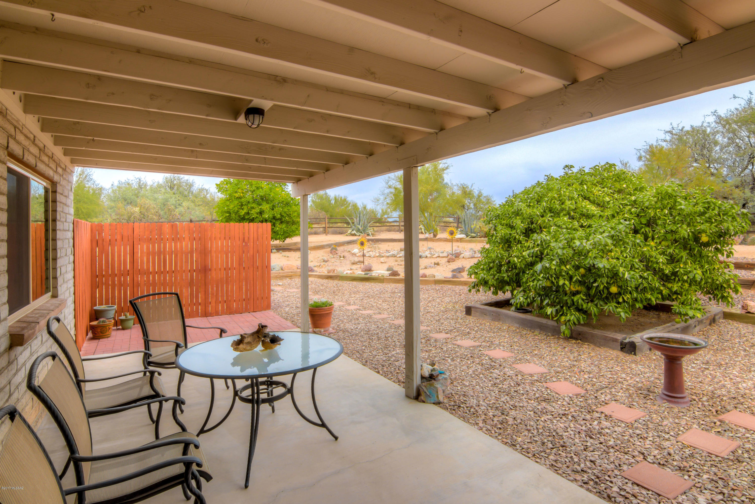 615 E Strada Patania