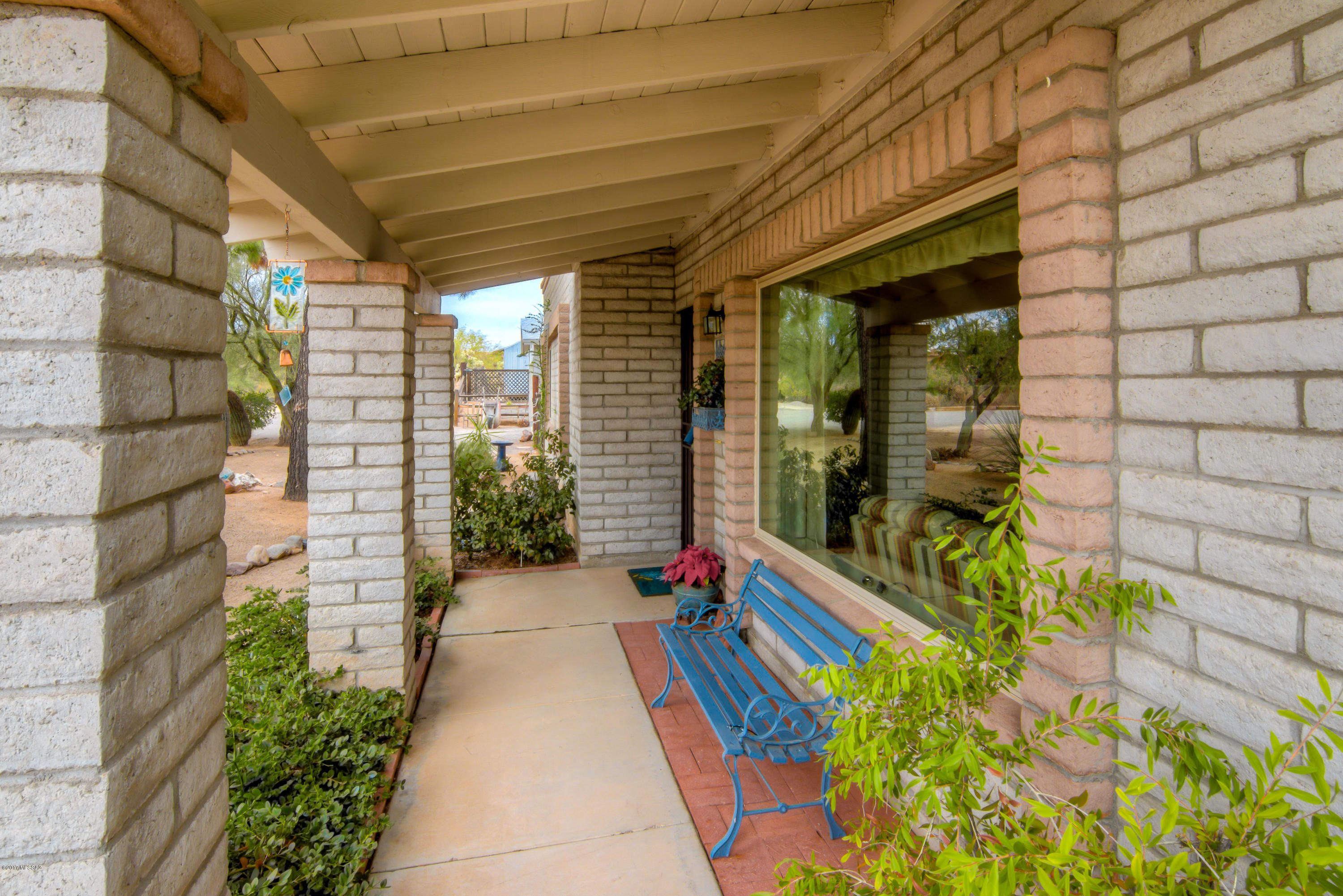 615 E Strada Patania