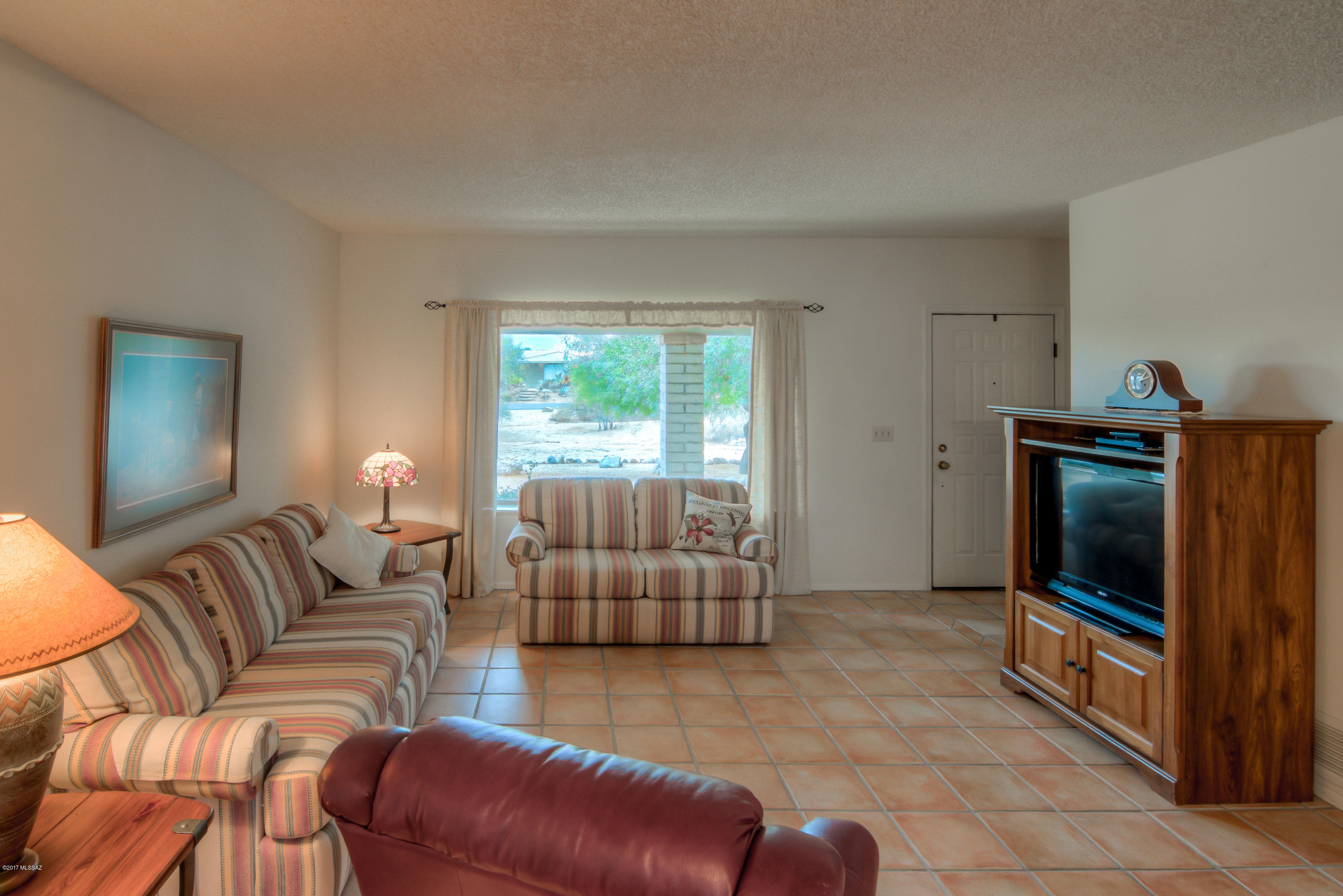 615 E Strada Patania