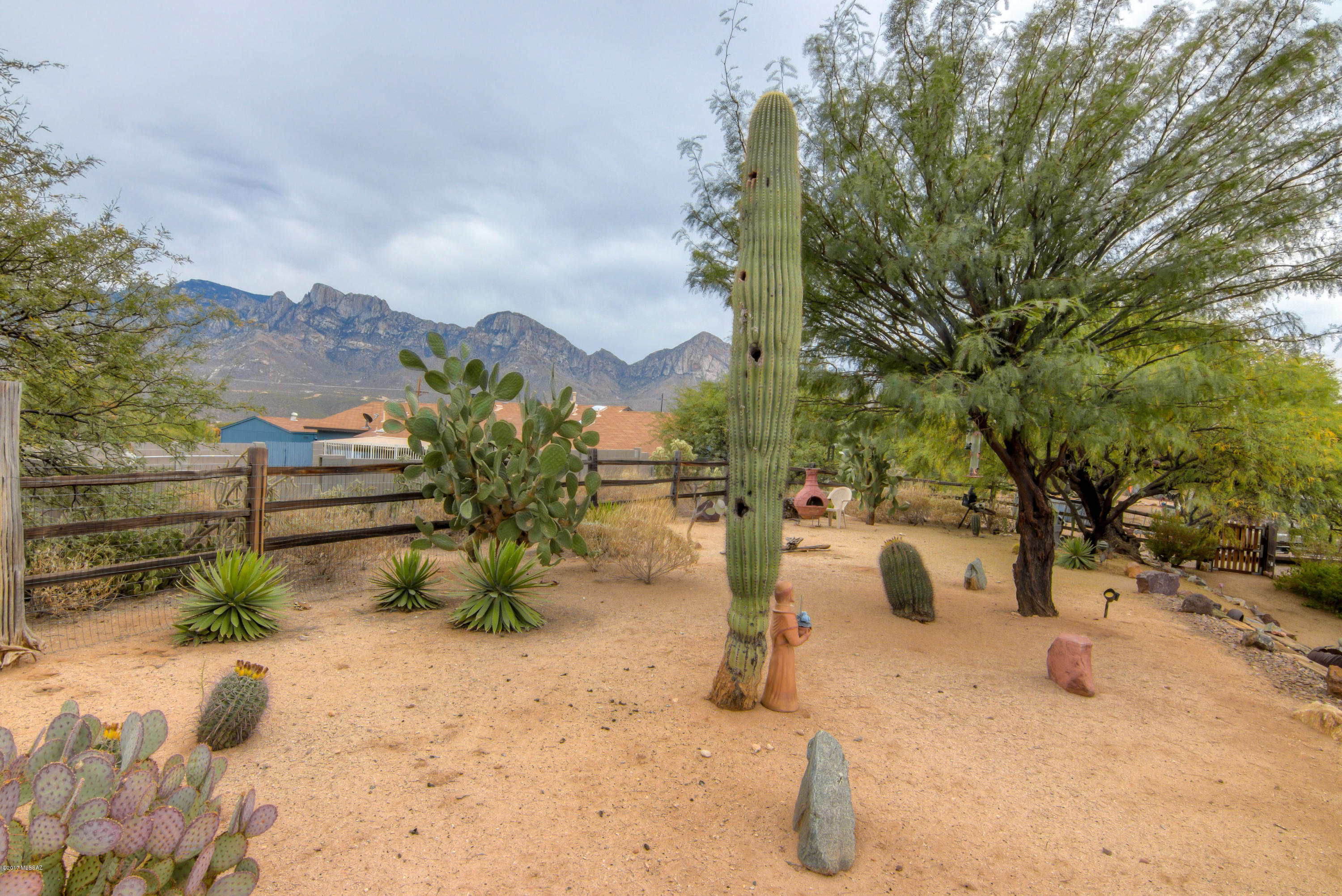 615 E Strada Patania