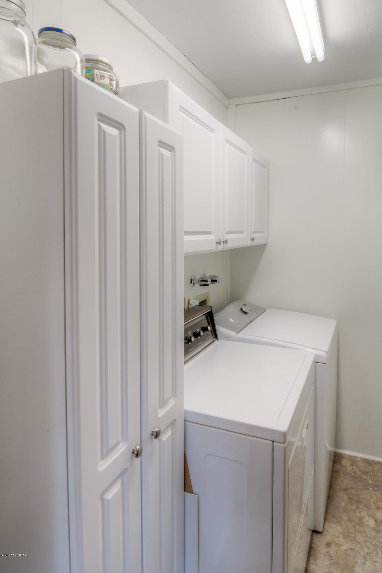 615 E Strada Patania