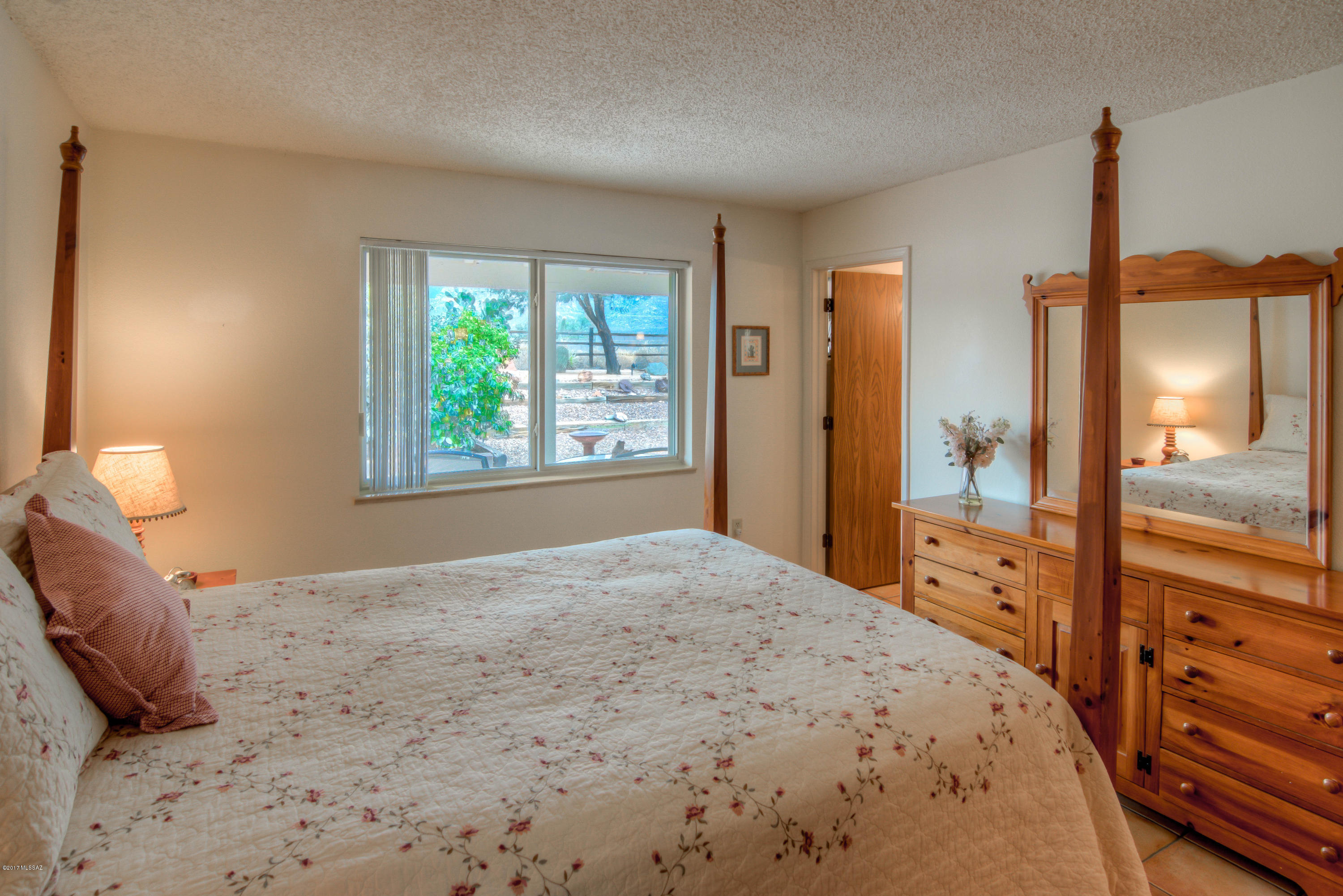 615 E Strada Patania