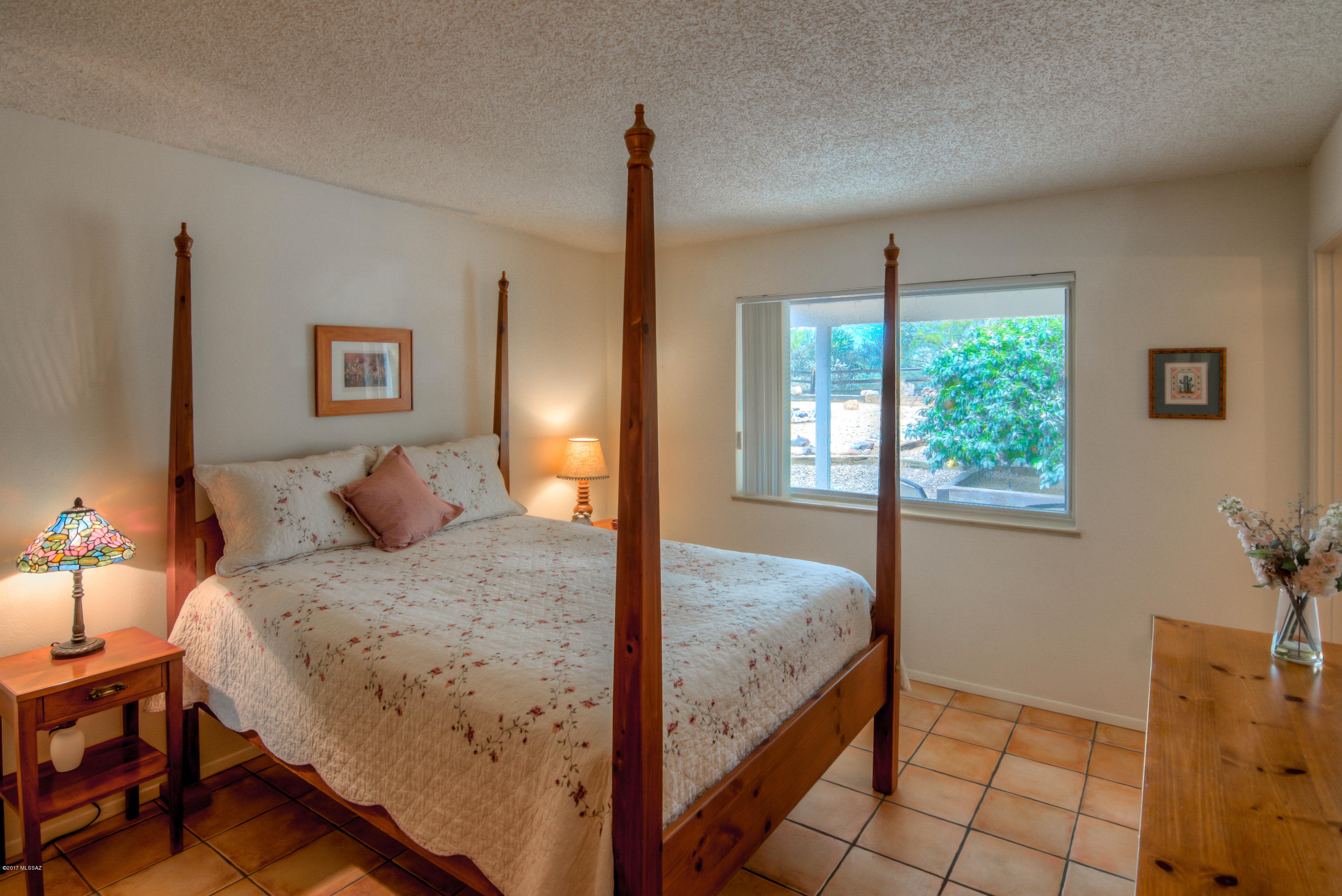 615 E Strada Patania