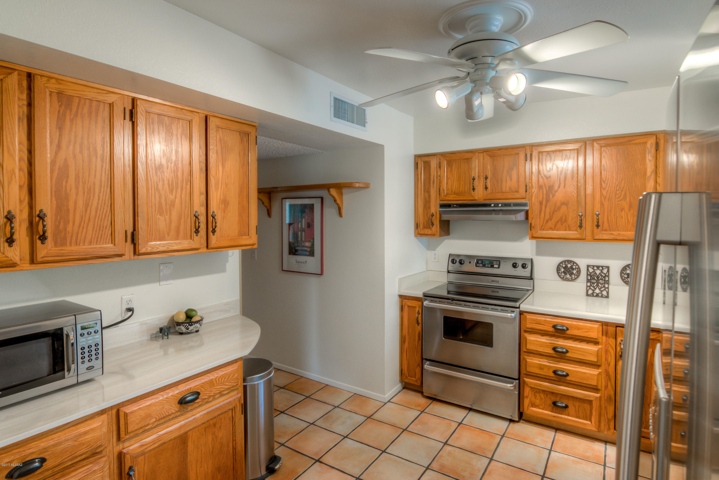 615 E Strada Patania