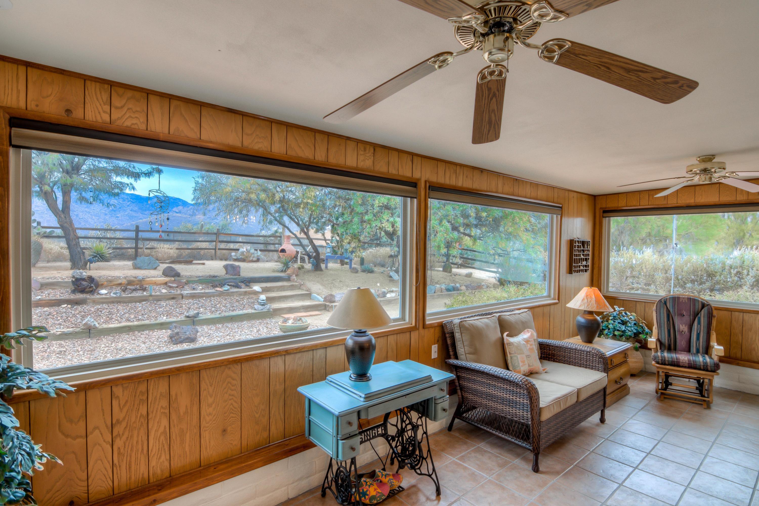 615 E Strada Patania