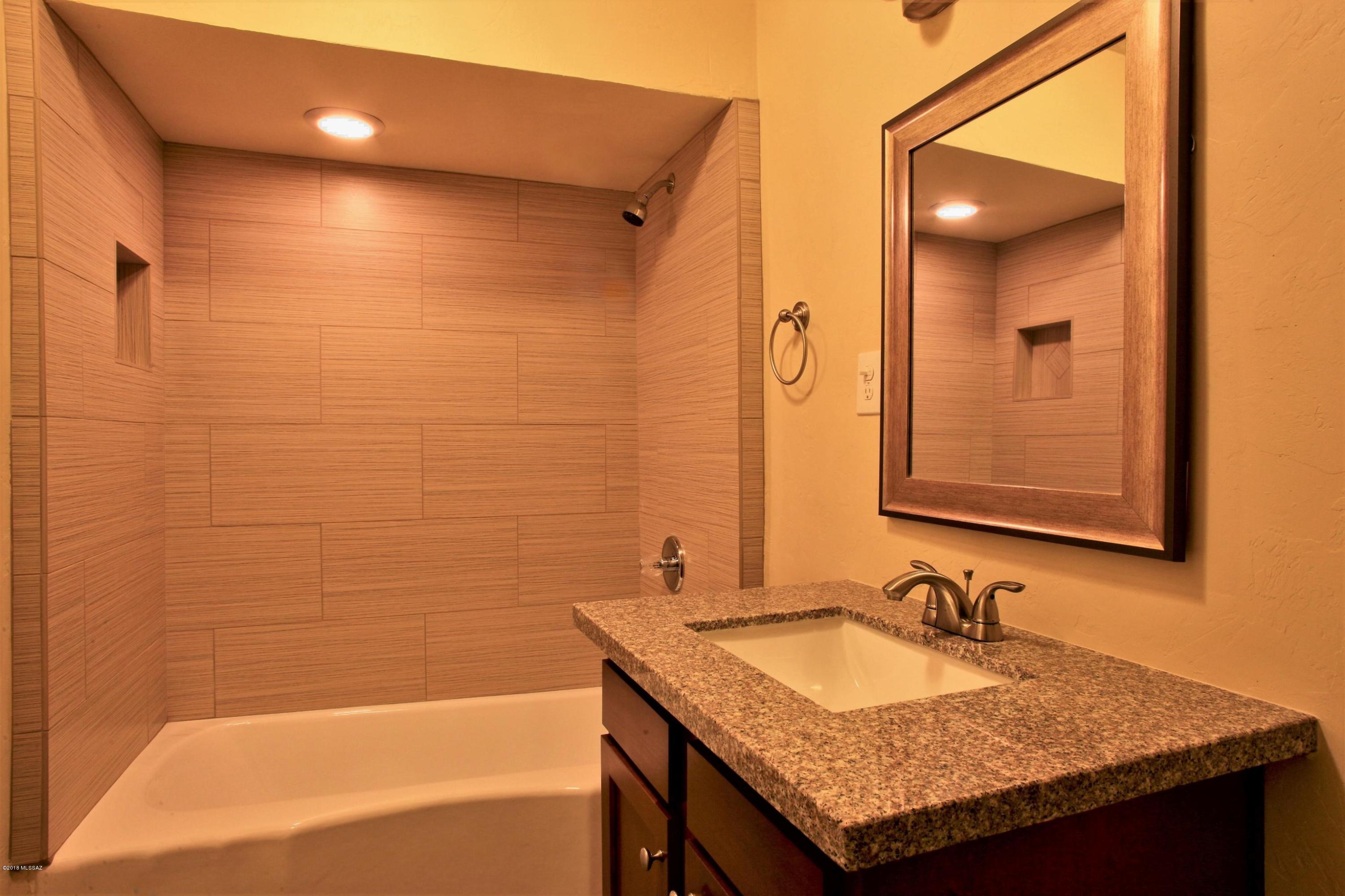 2526 N Orchard Avenue