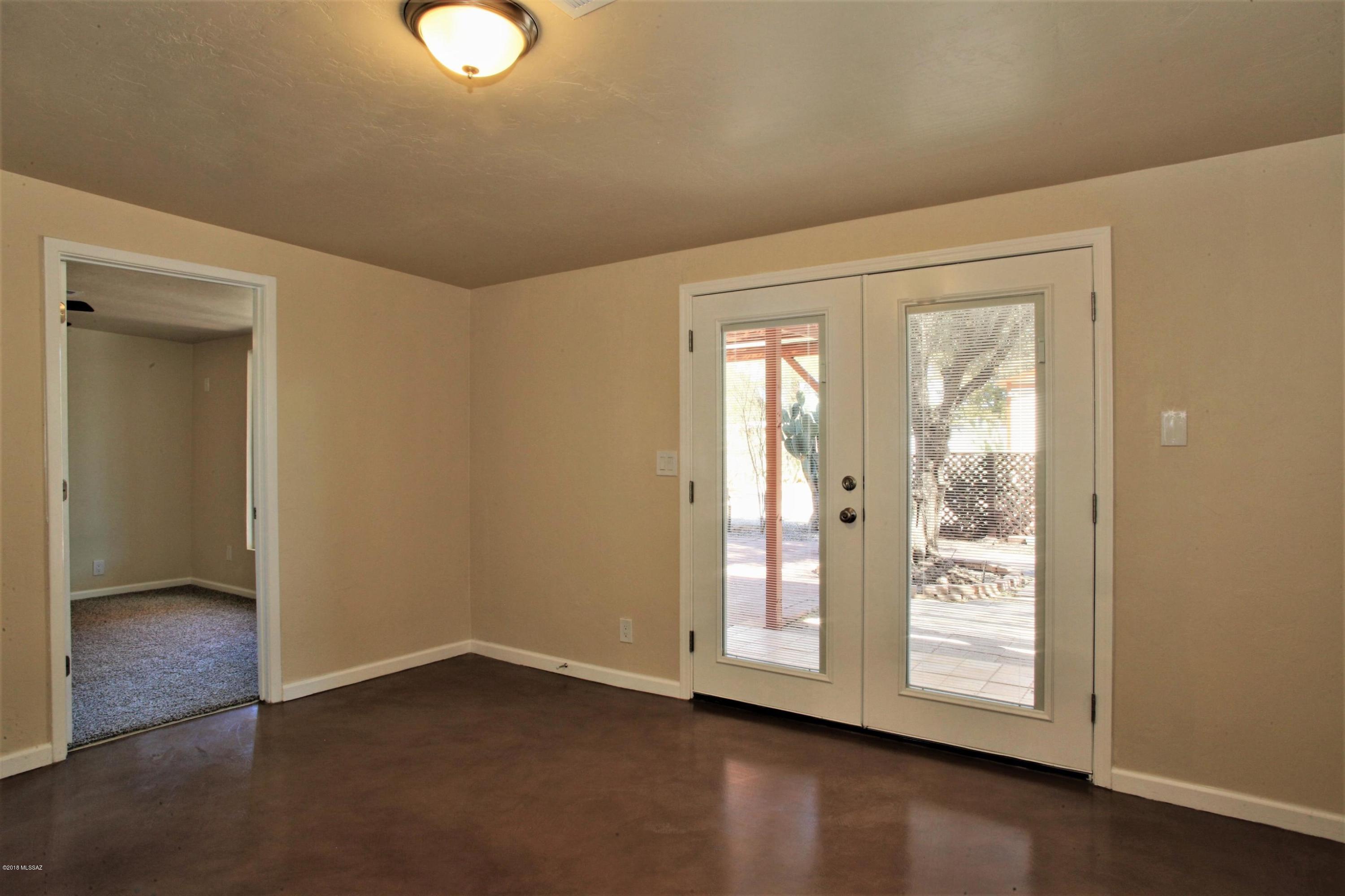 2526 N Orchard Avenue