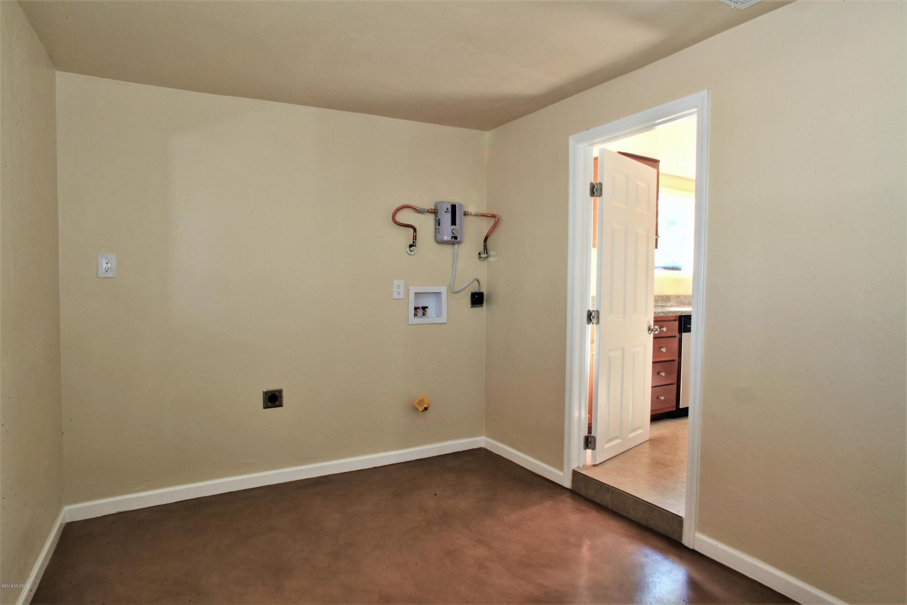 2526 N Orchard Avenue