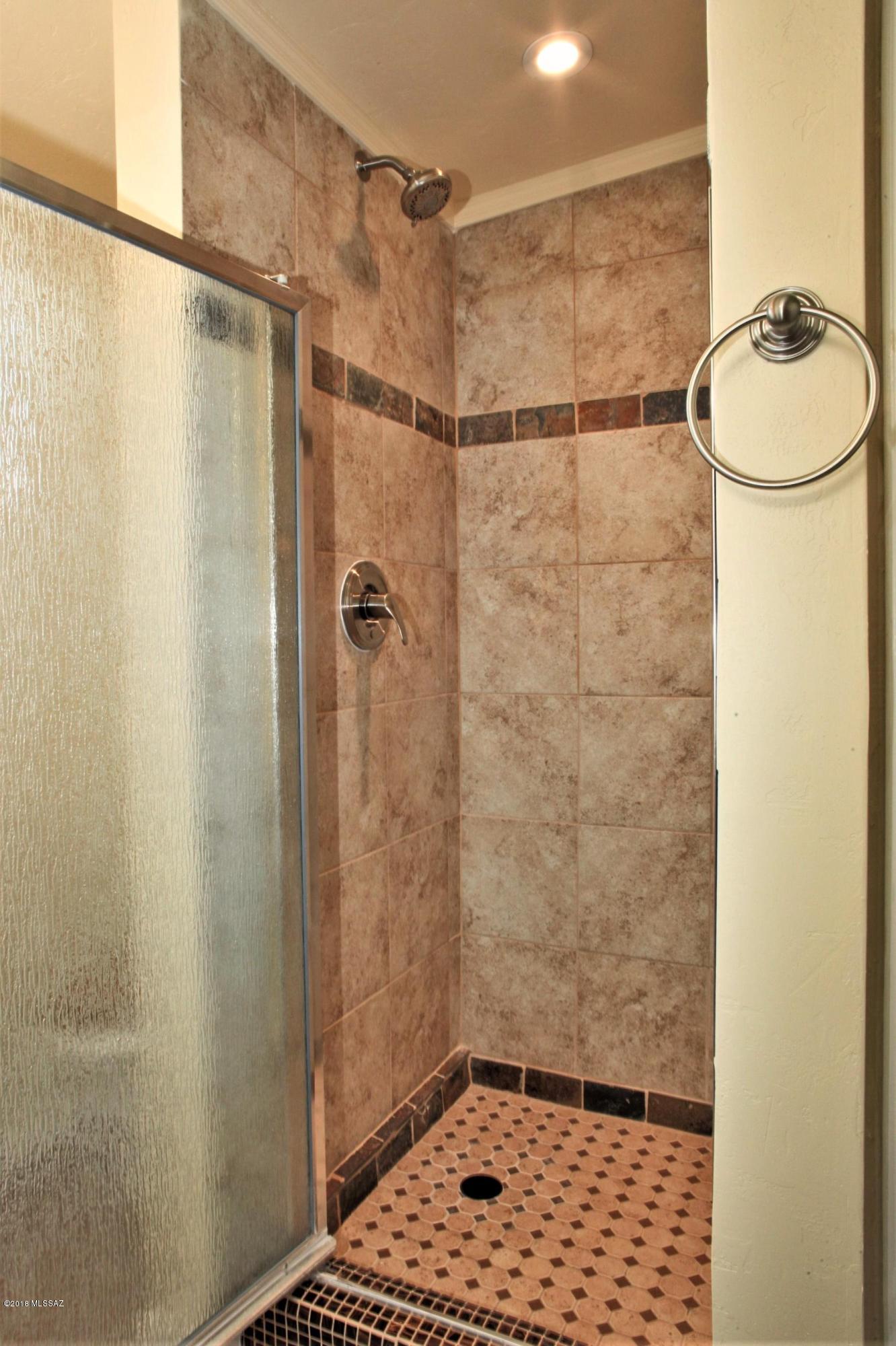 2526 N Orchard Avenue