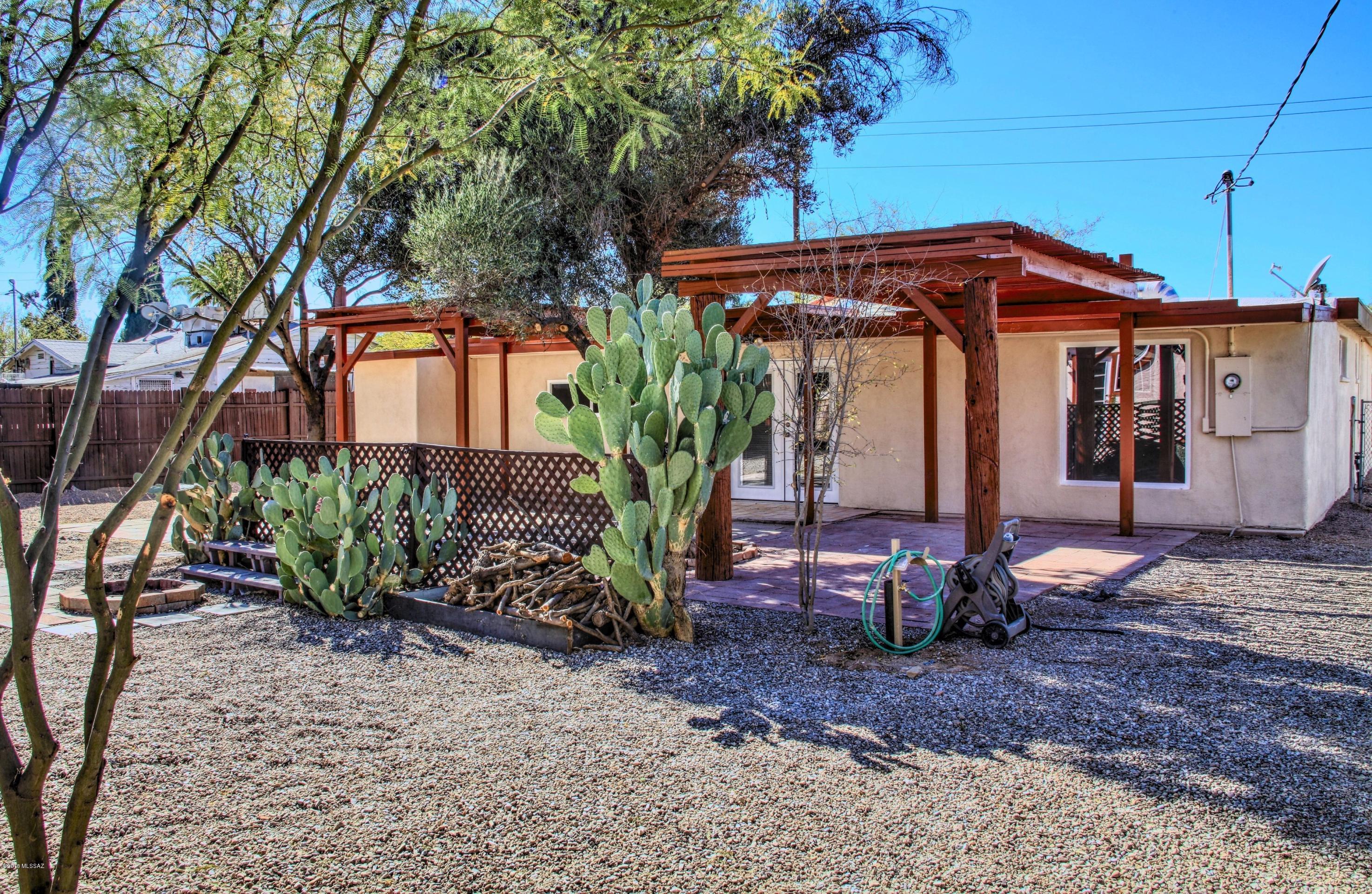 2526 N Orchard Avenue