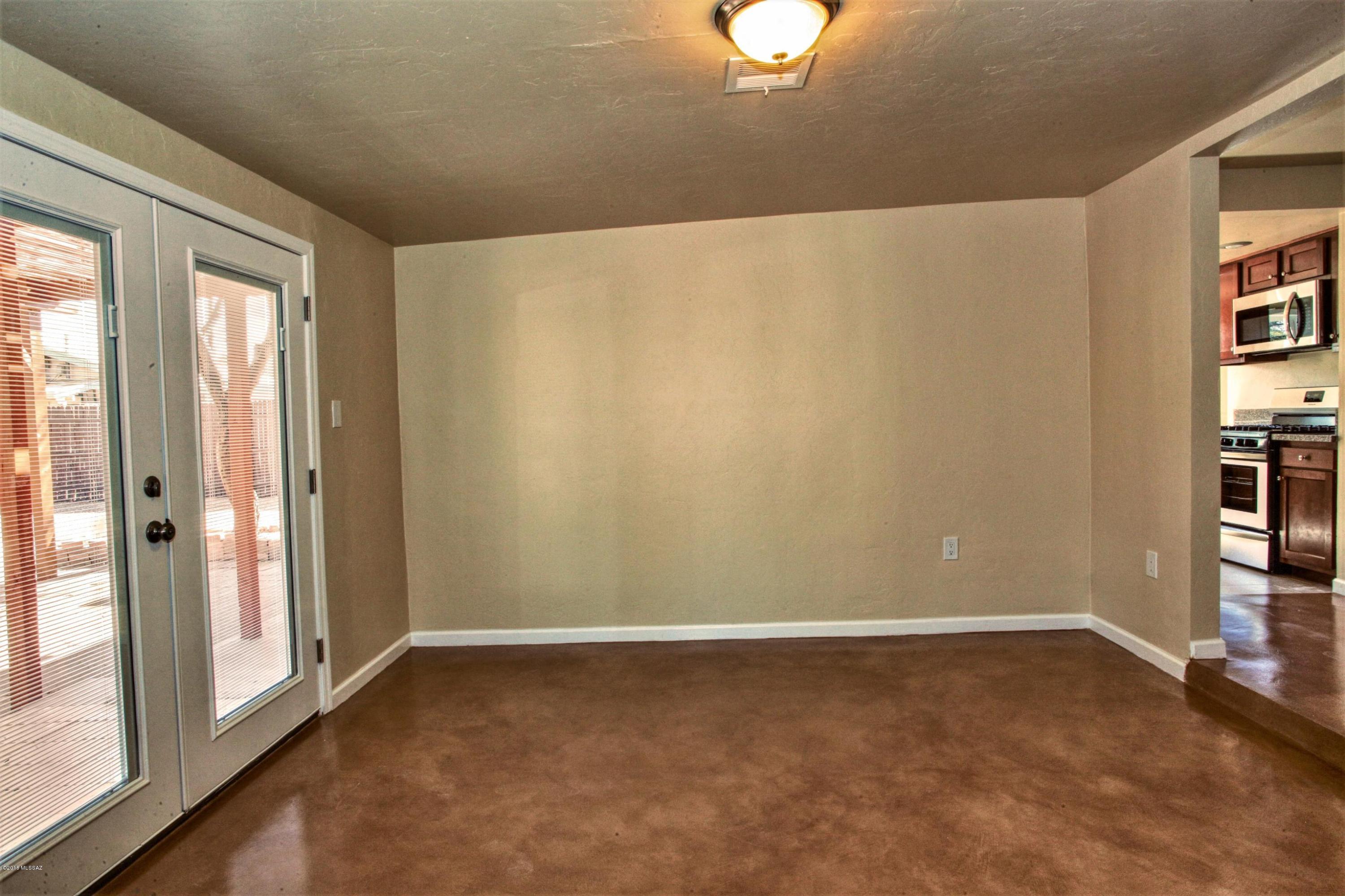 2526 N Orchard Avenue