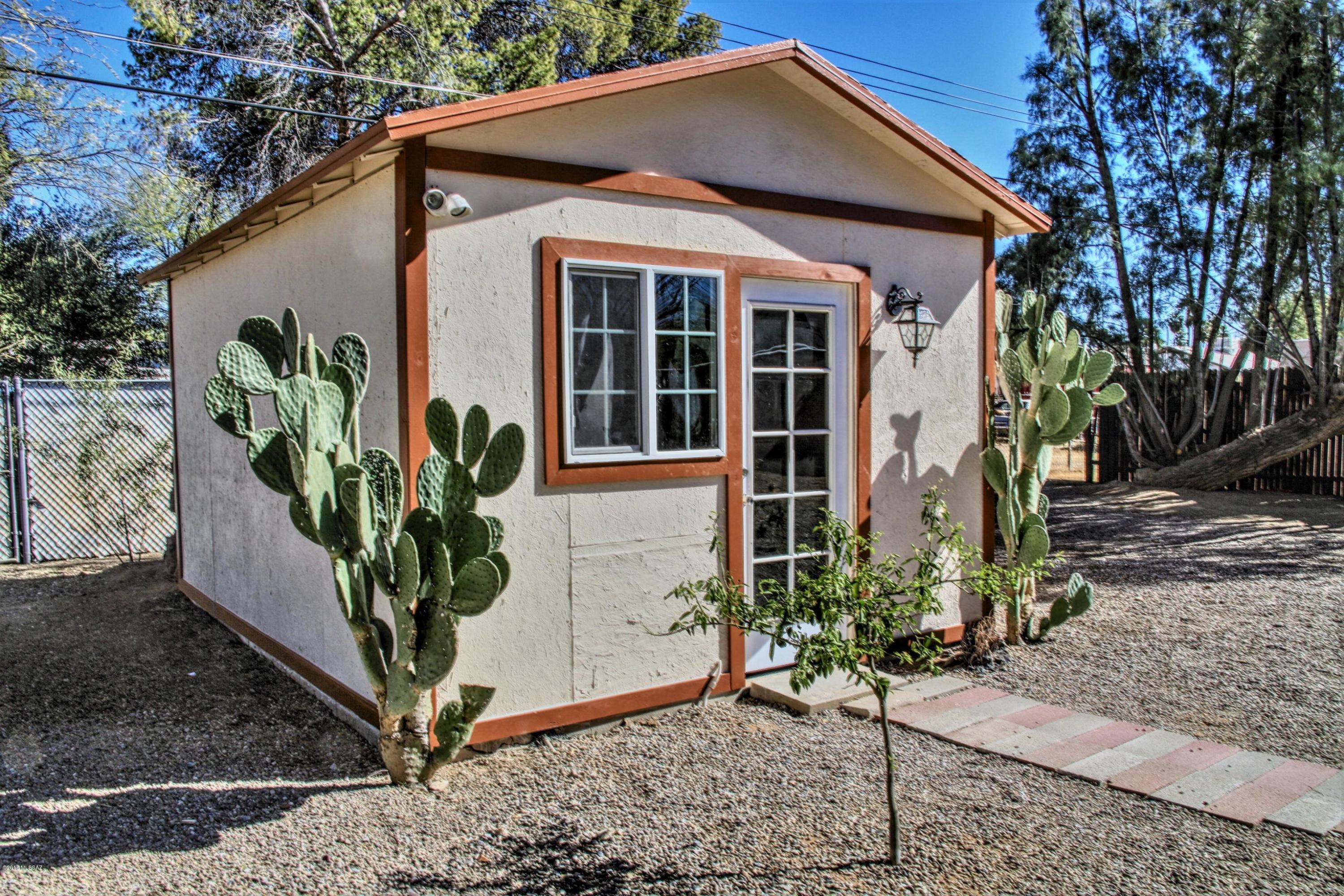 2526 N Orchard Avenue