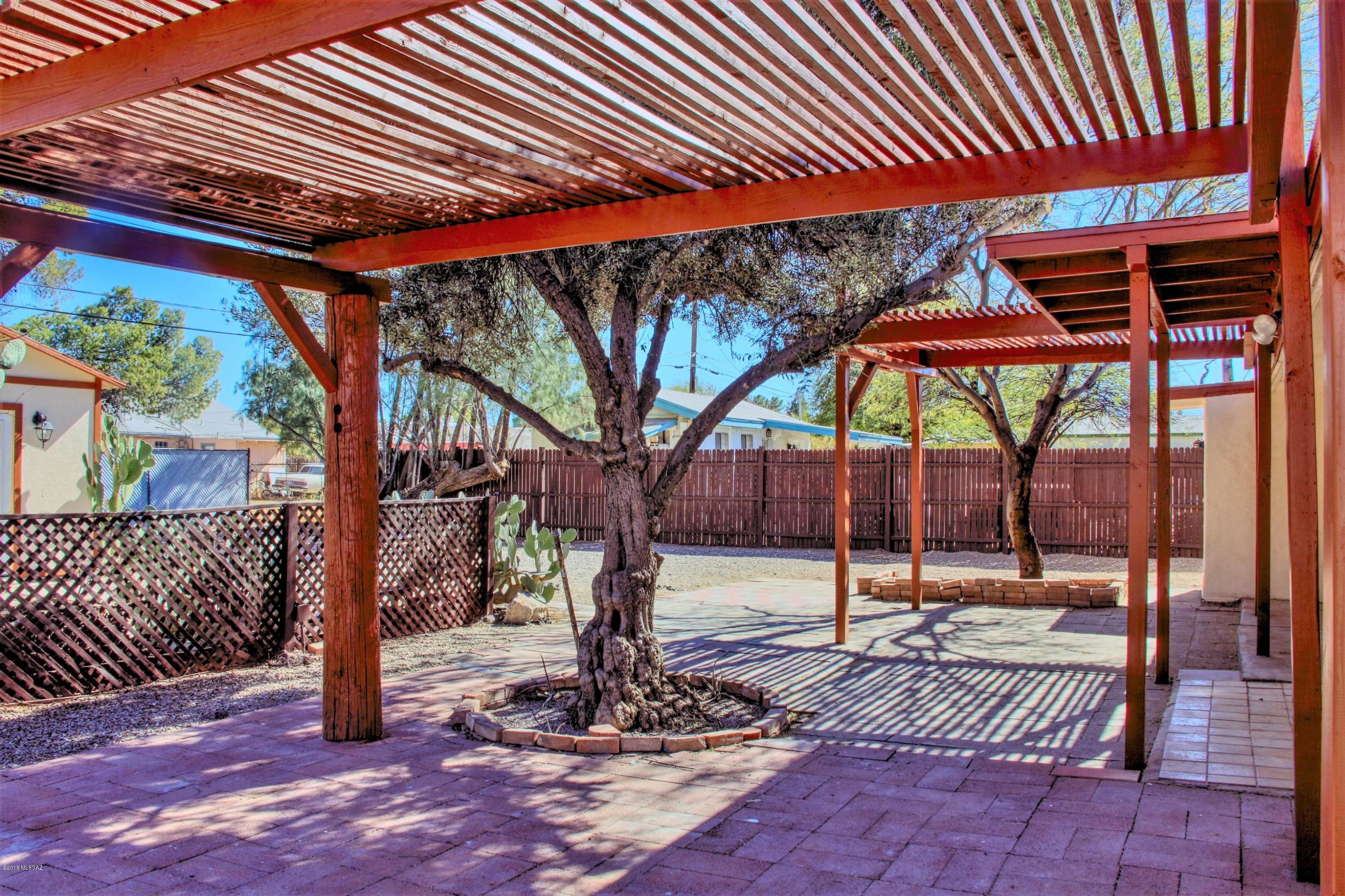 2526 N Orchard Avenue