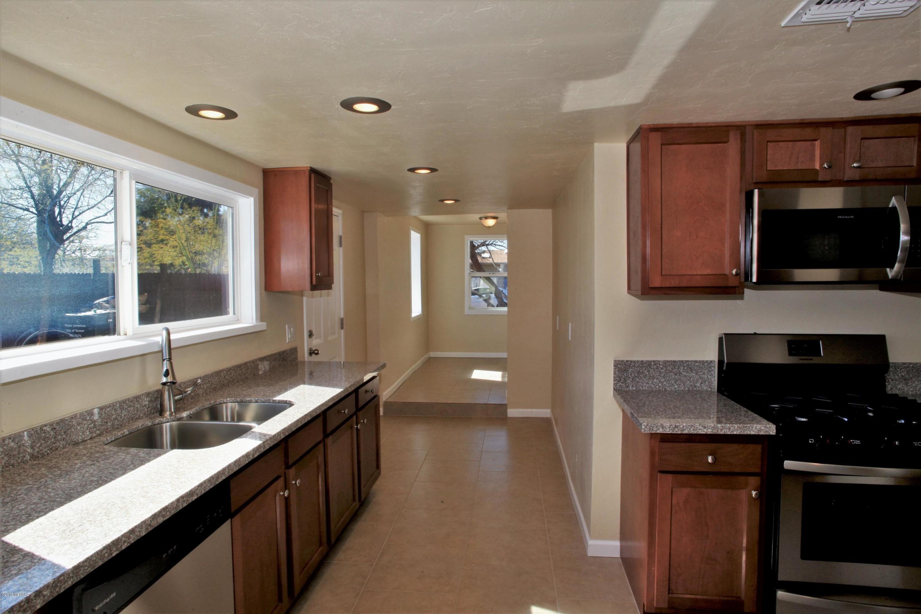 2526 N Orchard Avenue