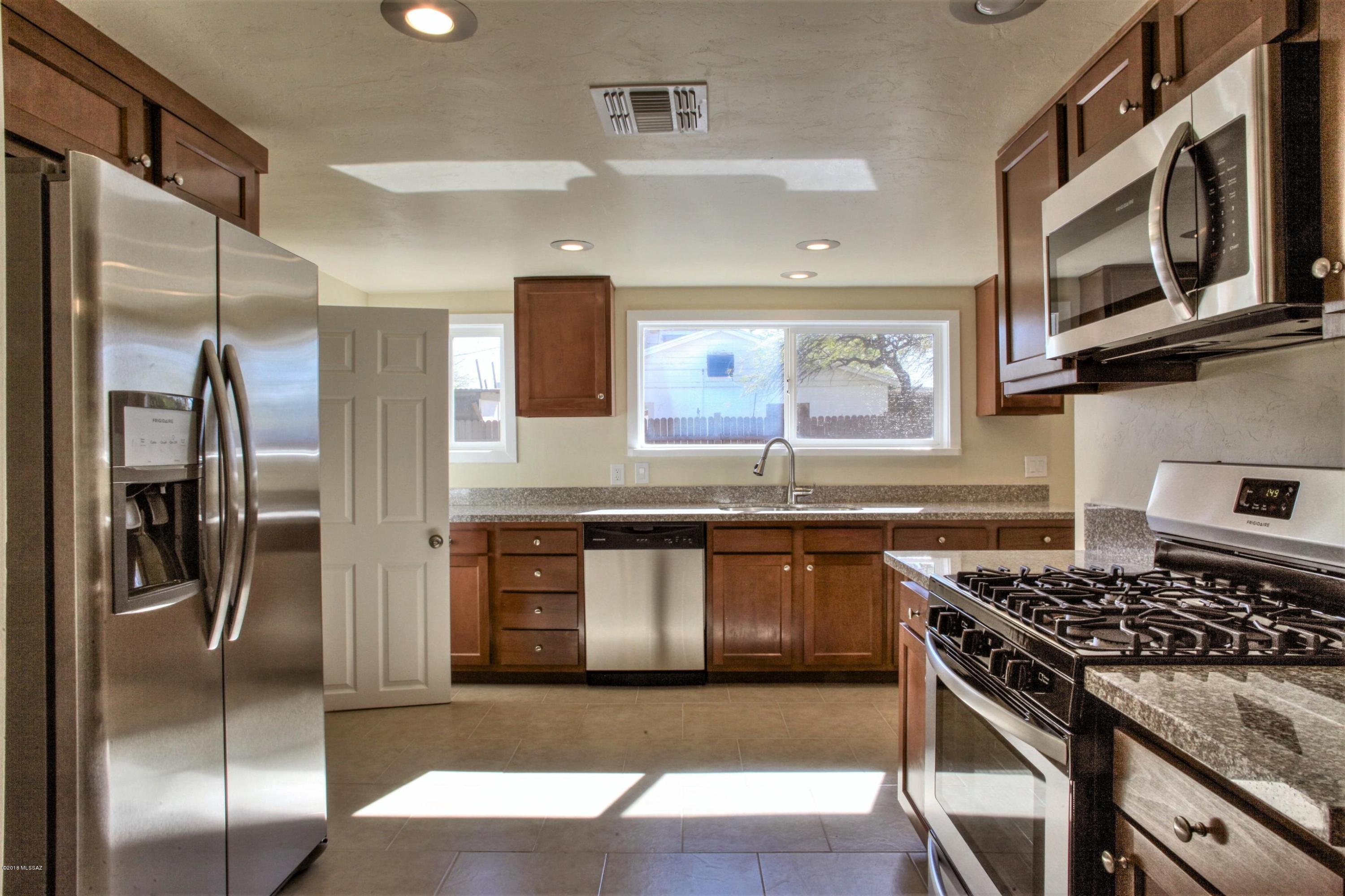 2526 N Orchard Avenue