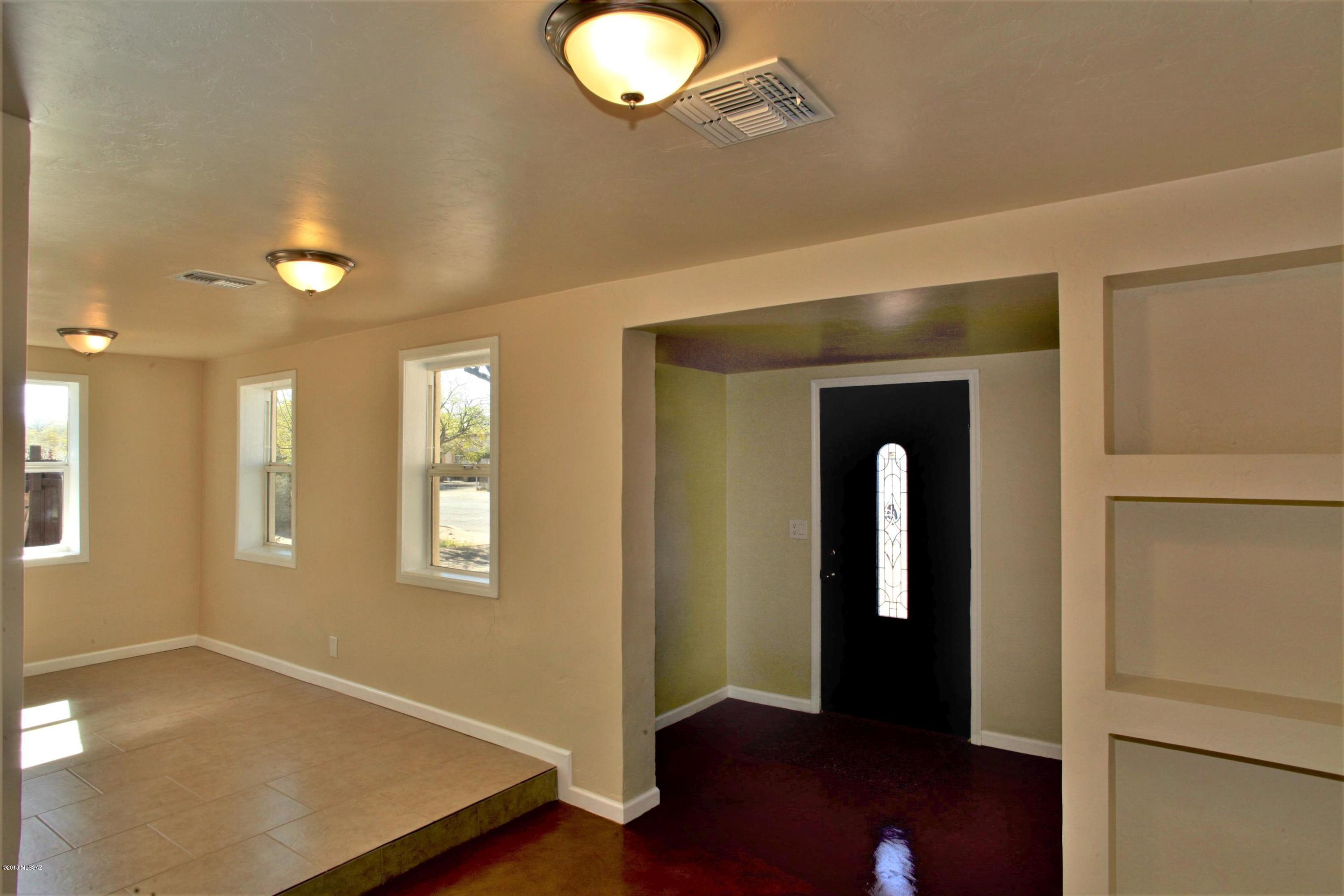 2526 N Orchard Avenue