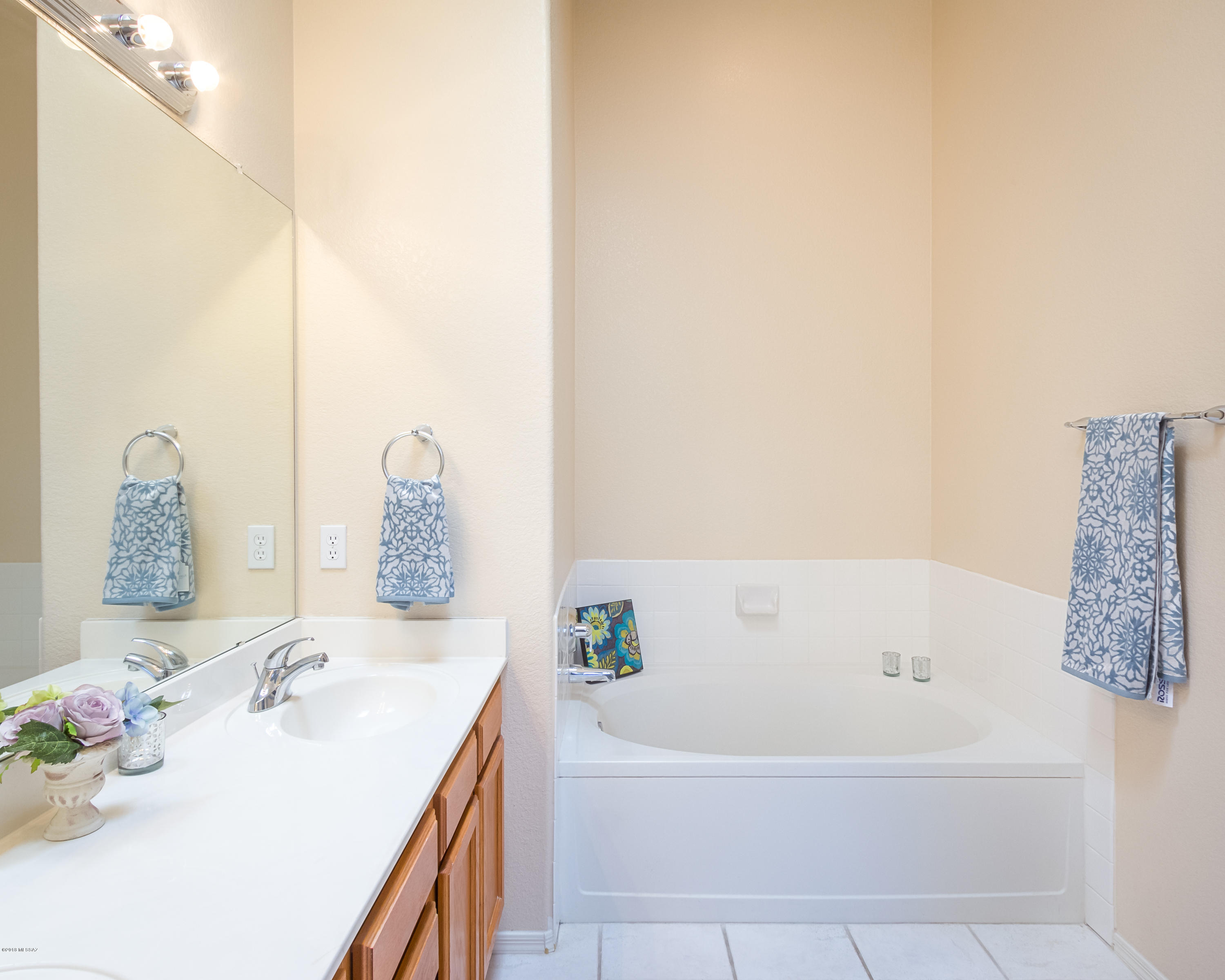 1368 W Crosswinds Place