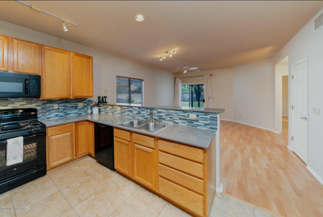 152 E Mesquite Crest Place