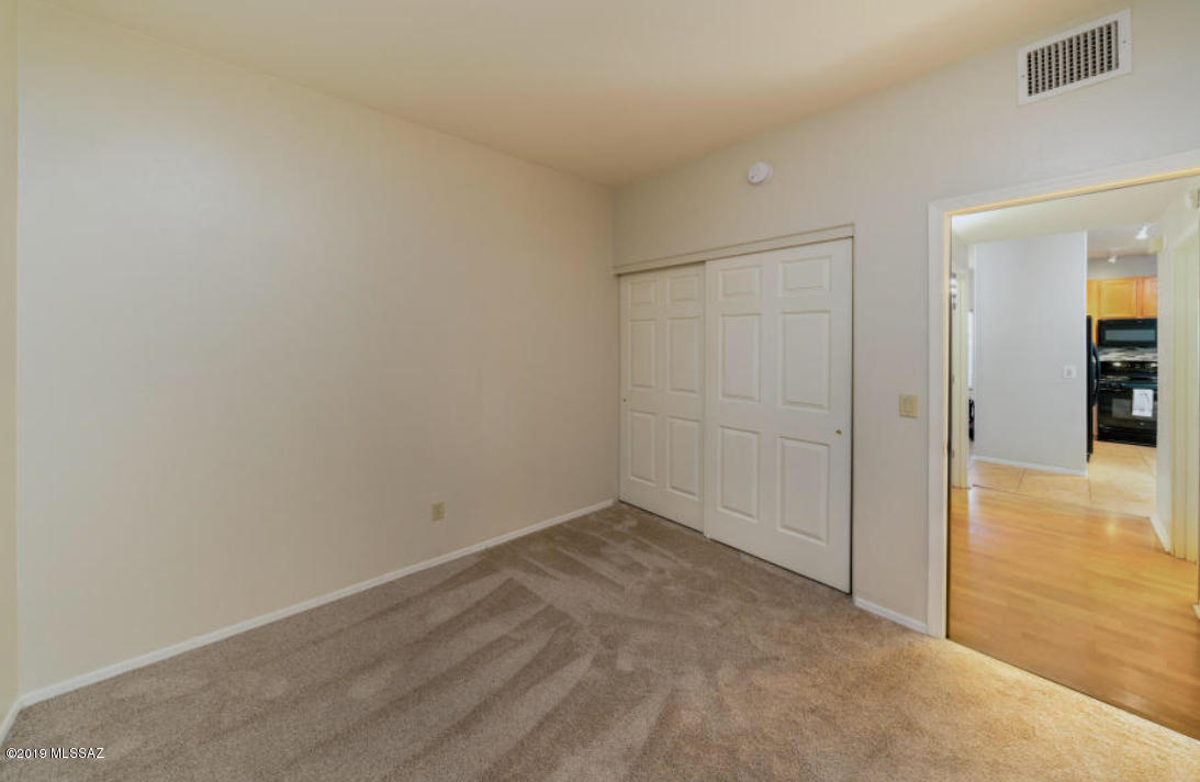 152 E Mesquite Crest Place