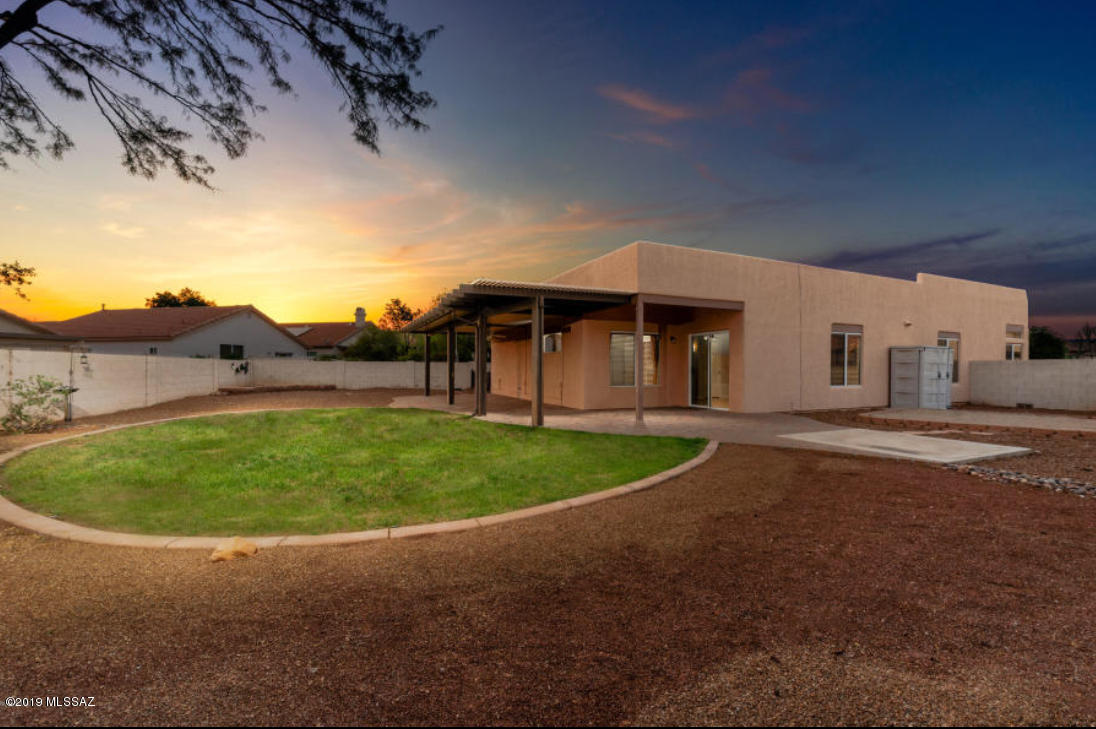 152 E Mesquite Crest Place