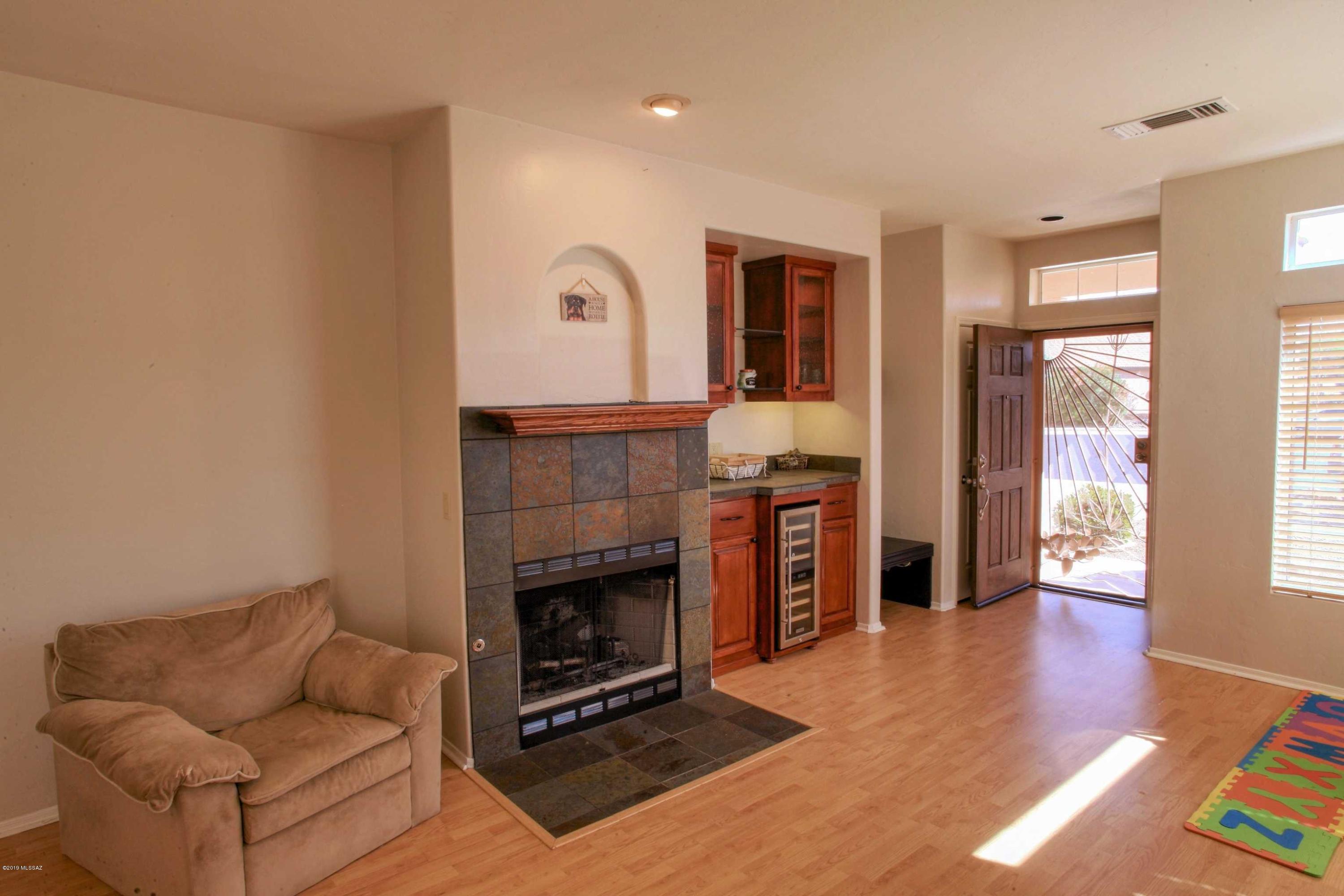 152 E Mesquite Crest Place