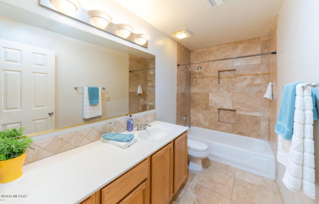 152 E Mesquite Crest Place