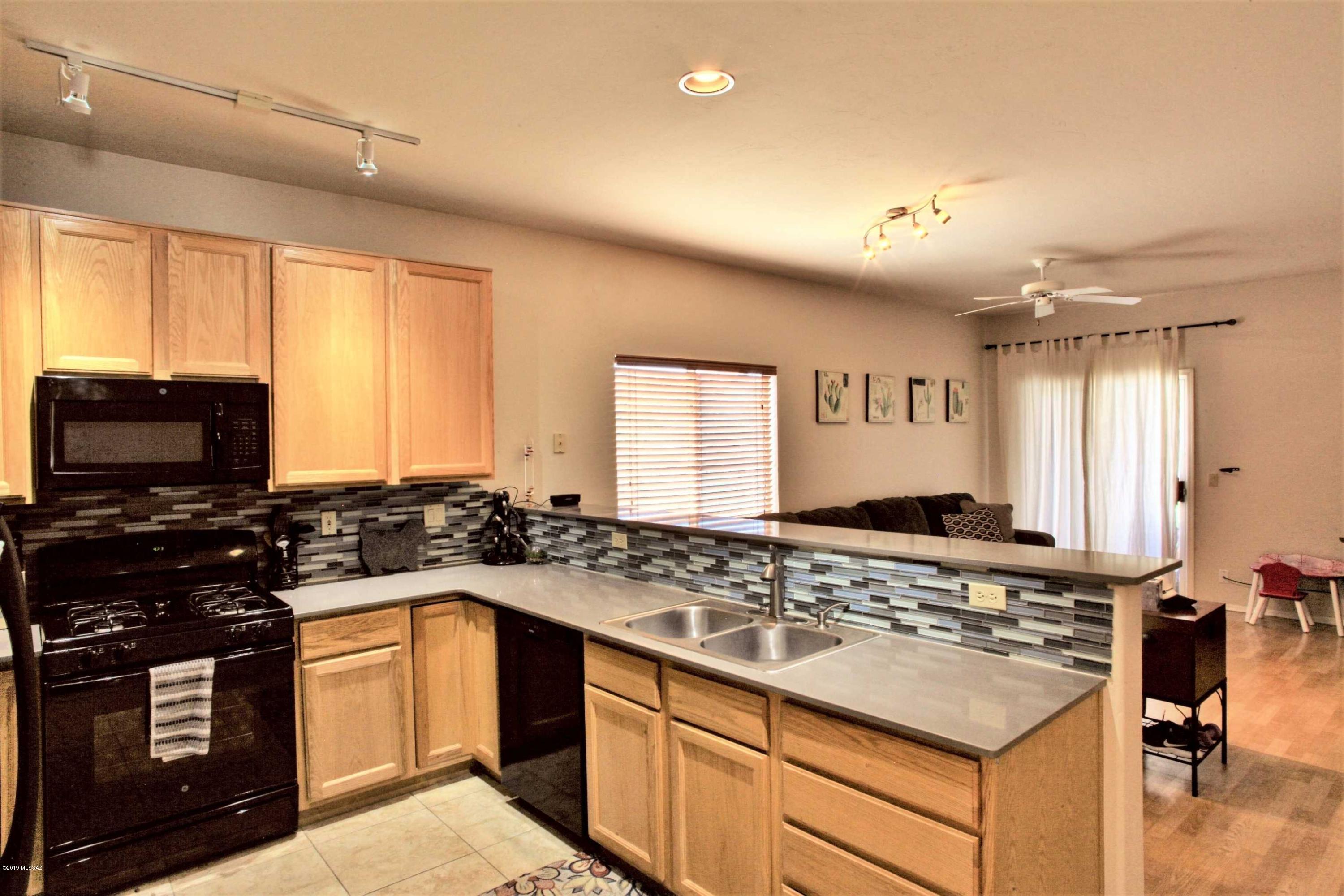 152 E Mesquite Crest Place