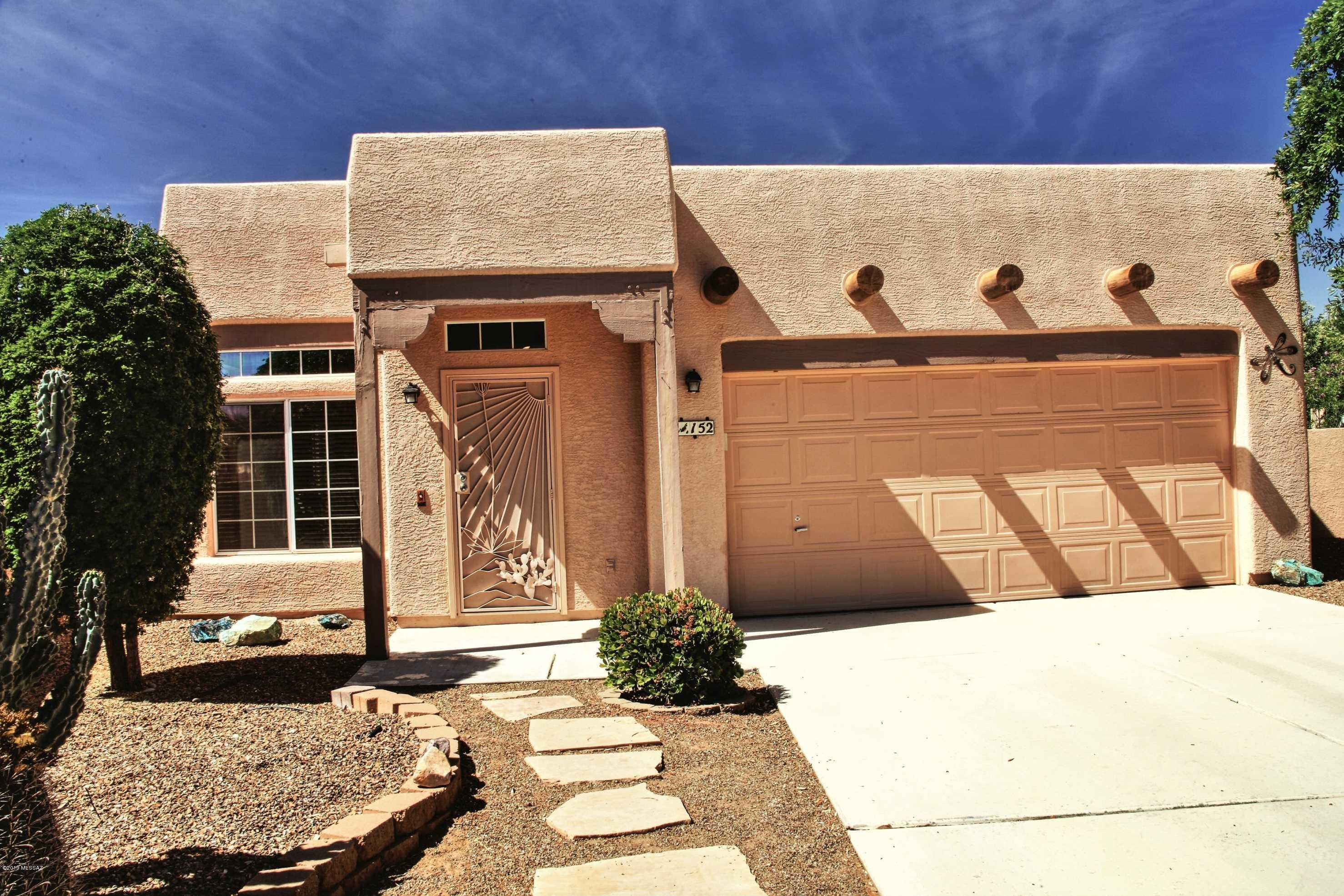 152 E Mesquite Crest Place