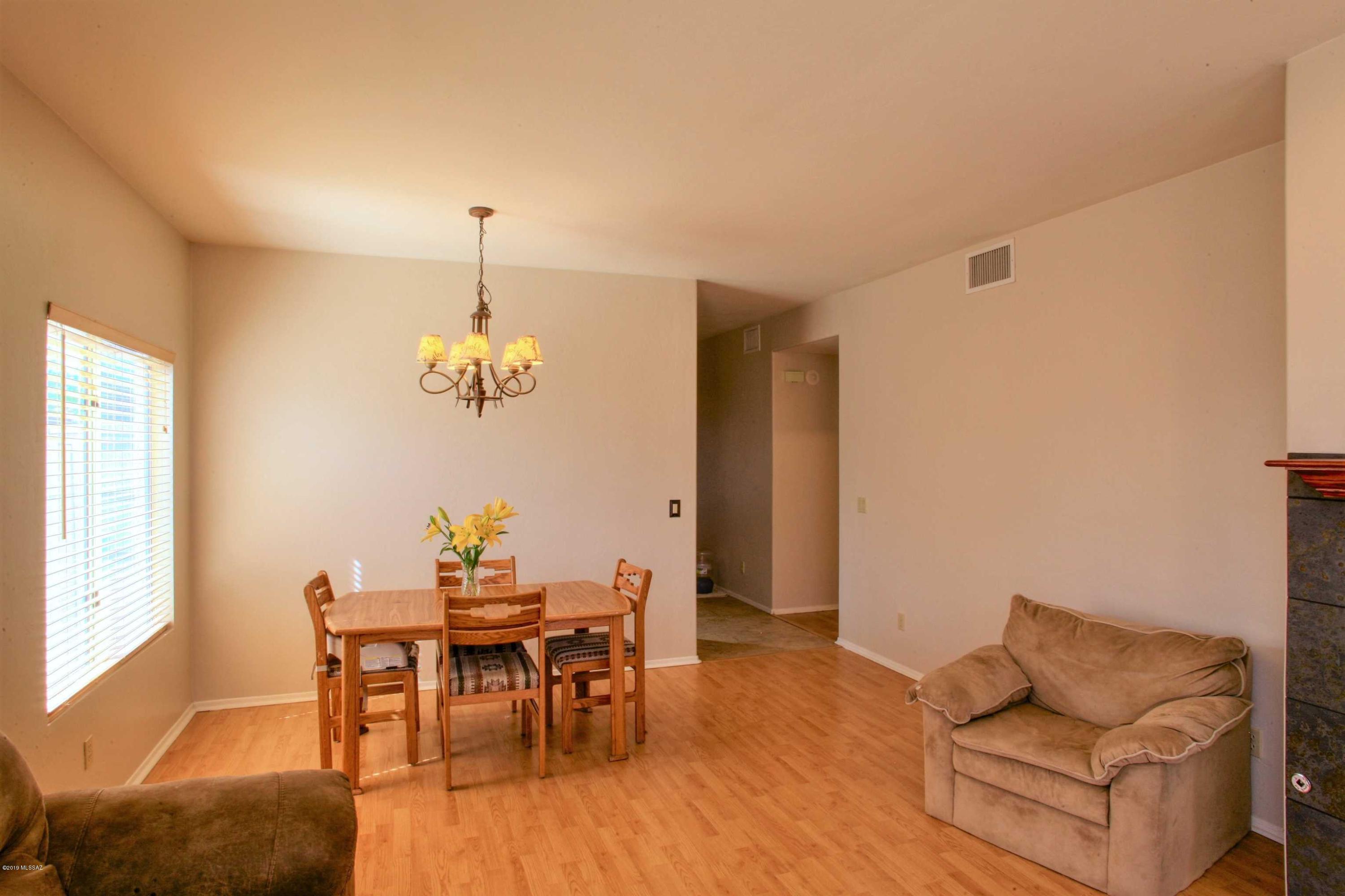 152 E Mesquite Crest Place