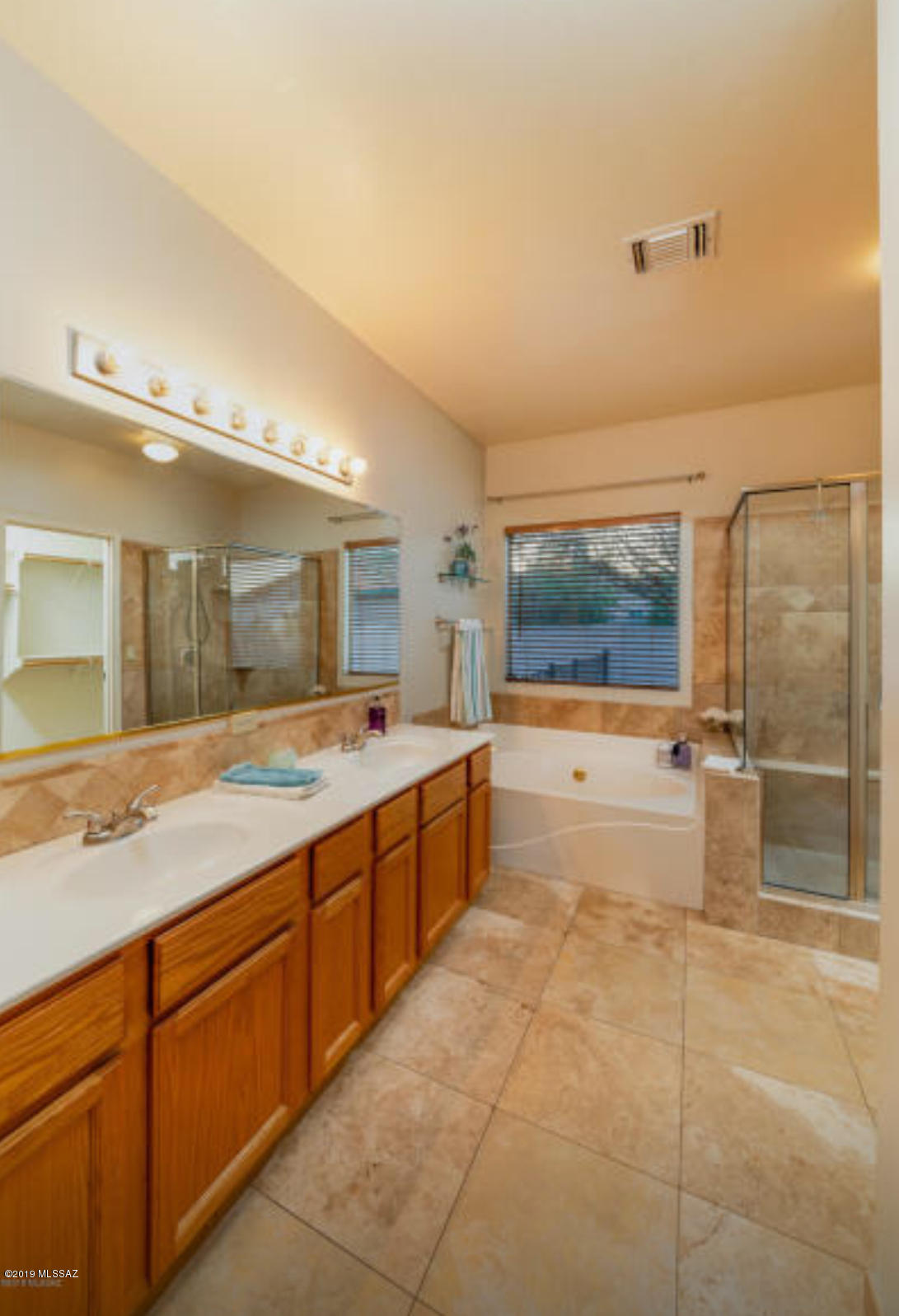 152 E Mesquite Crest Place