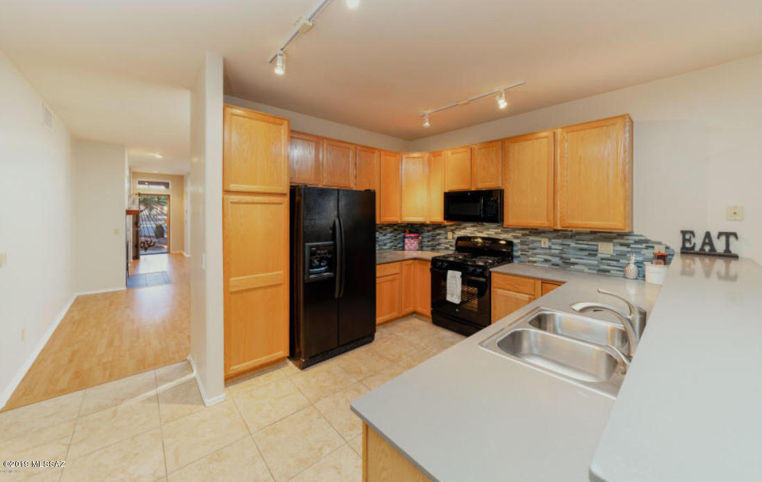 152 E Mesquite Crest Place