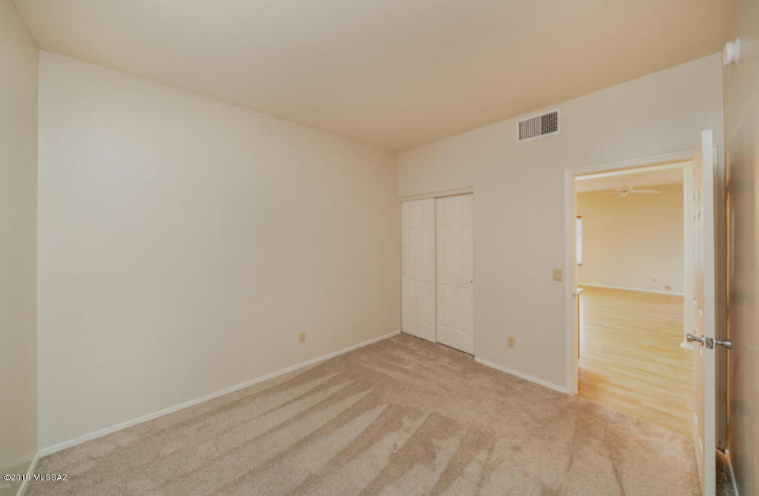 152 E Mesquite Crest Place