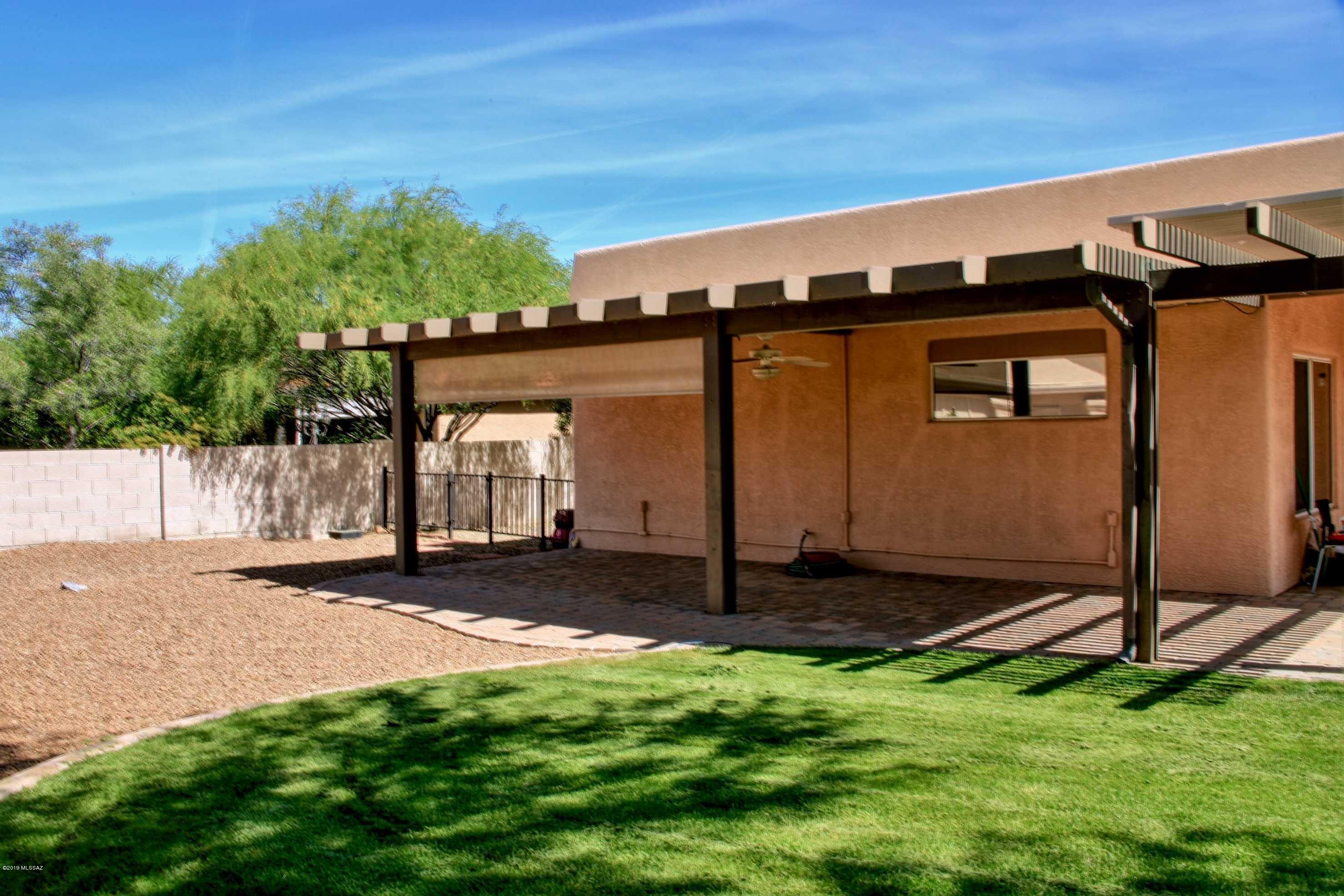 152 E Mesquite Crest Place