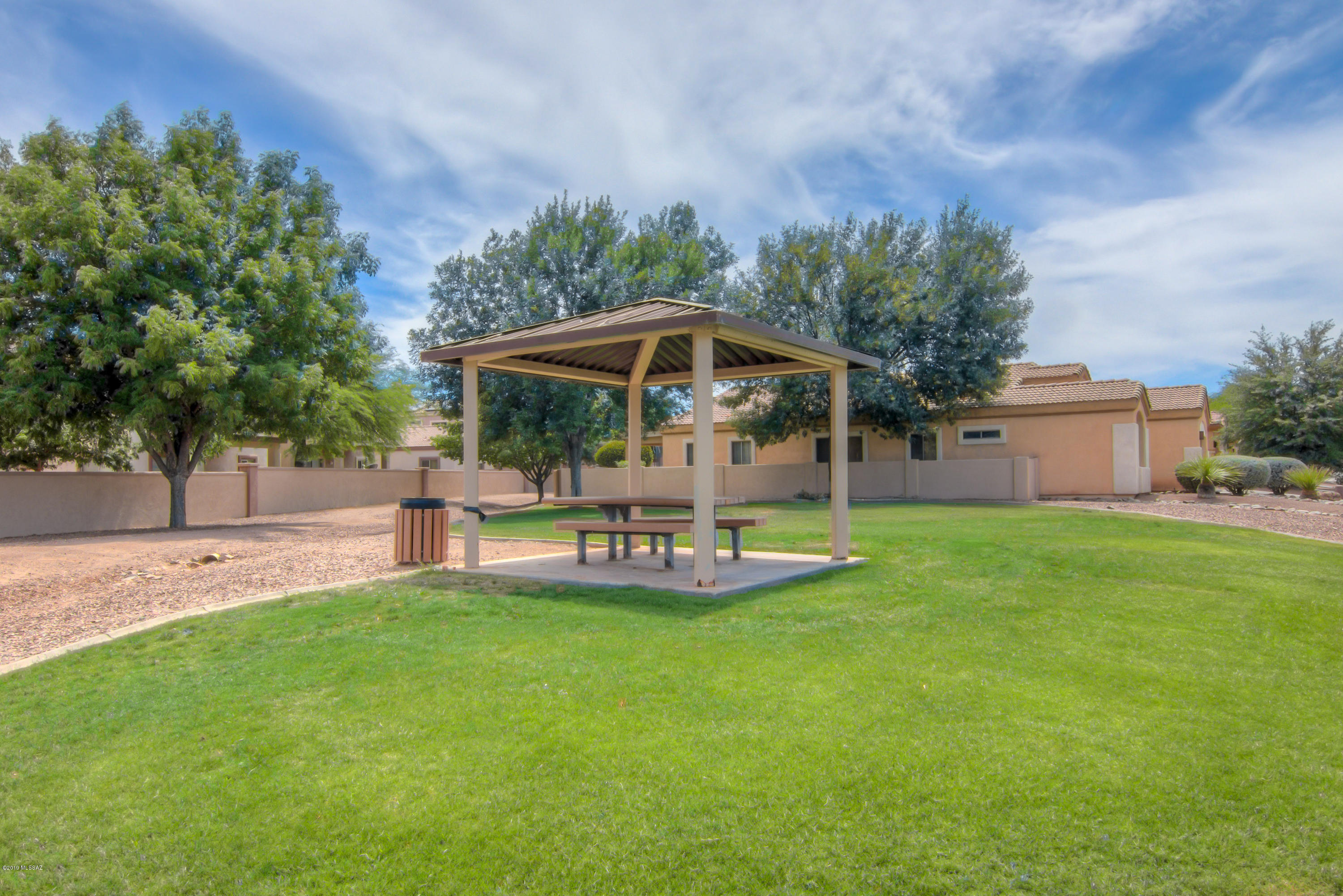 311 E Placita Nubes Blancas