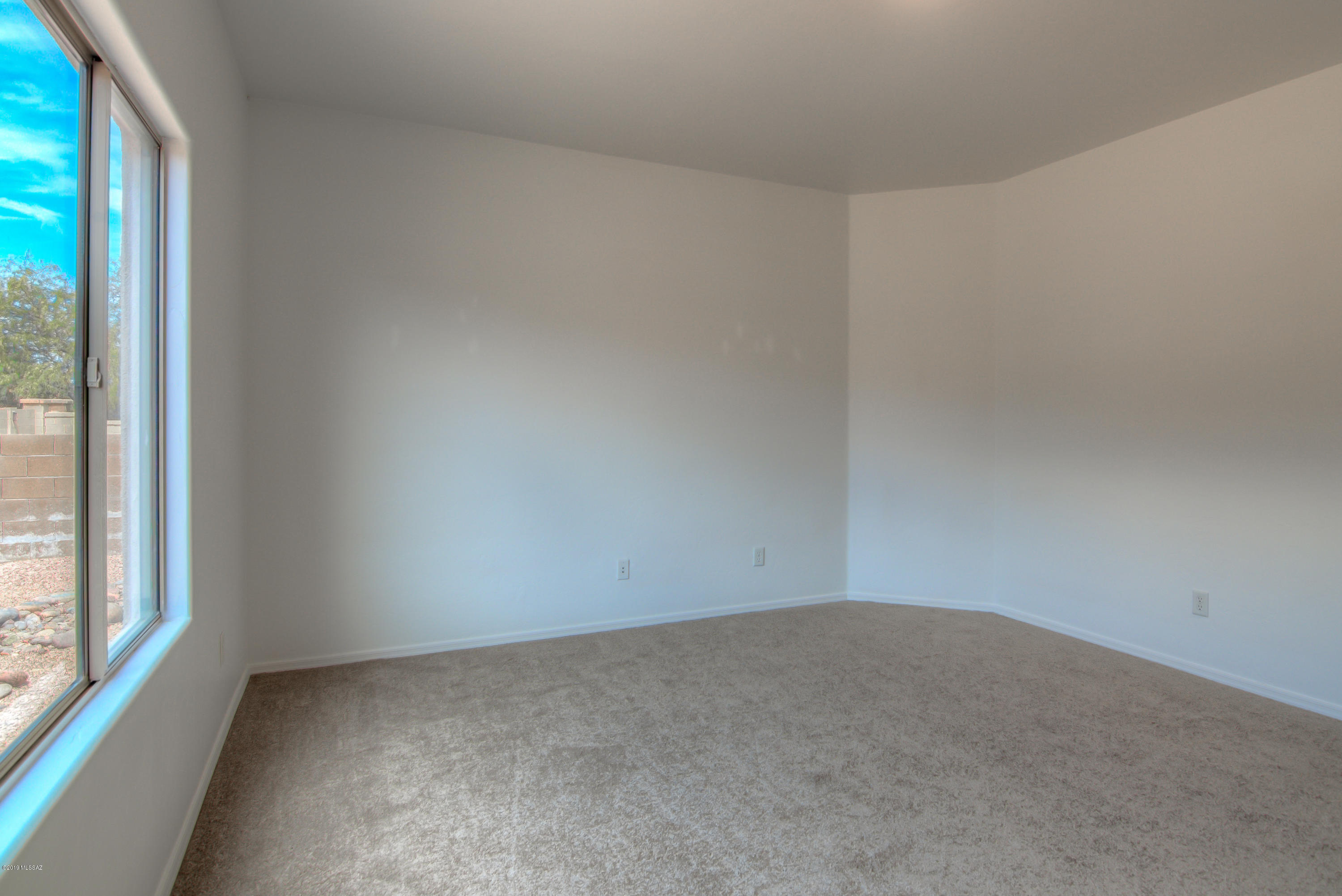 311 E Placita Nubes Blancas