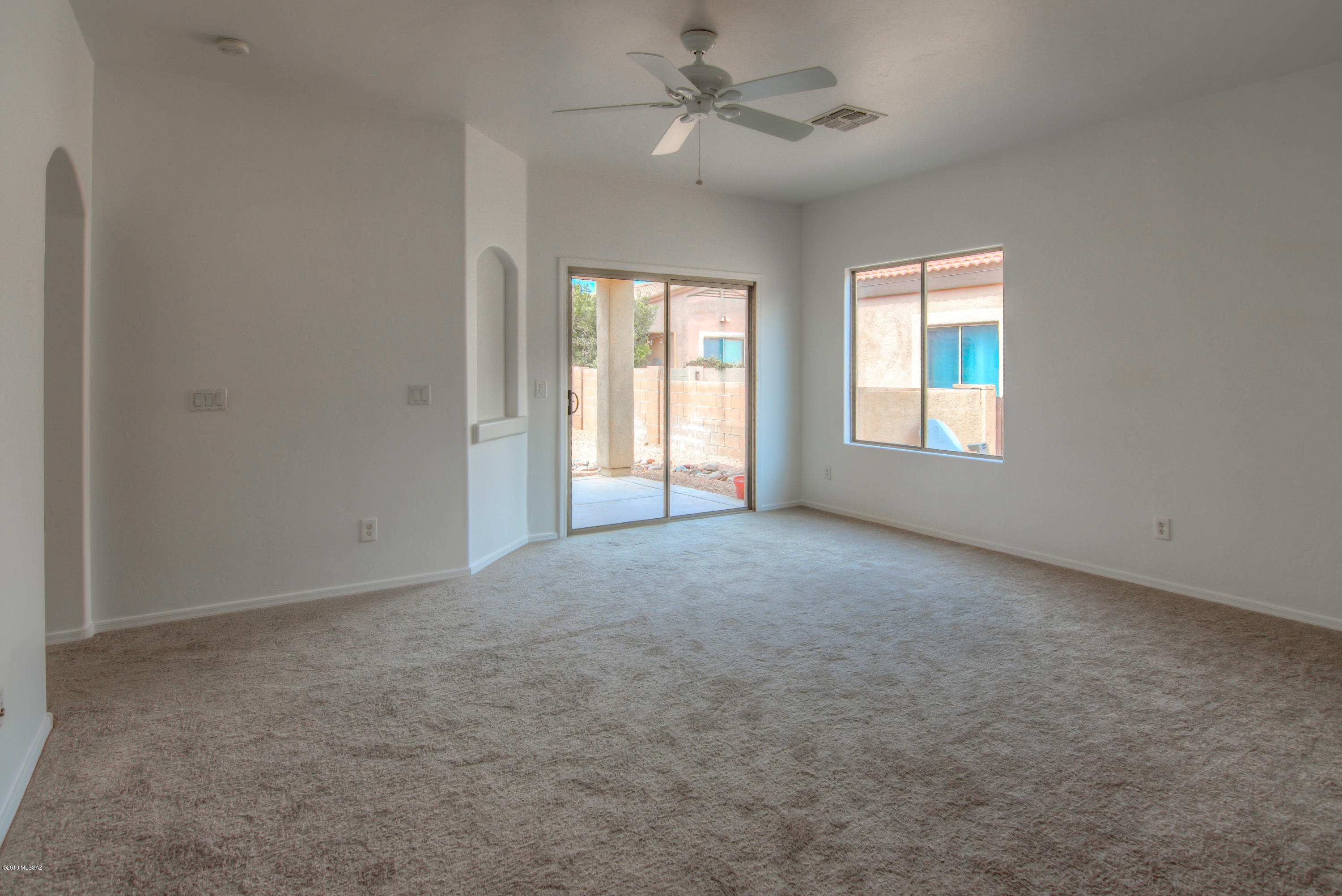 311 E Placita Nubes Blancas