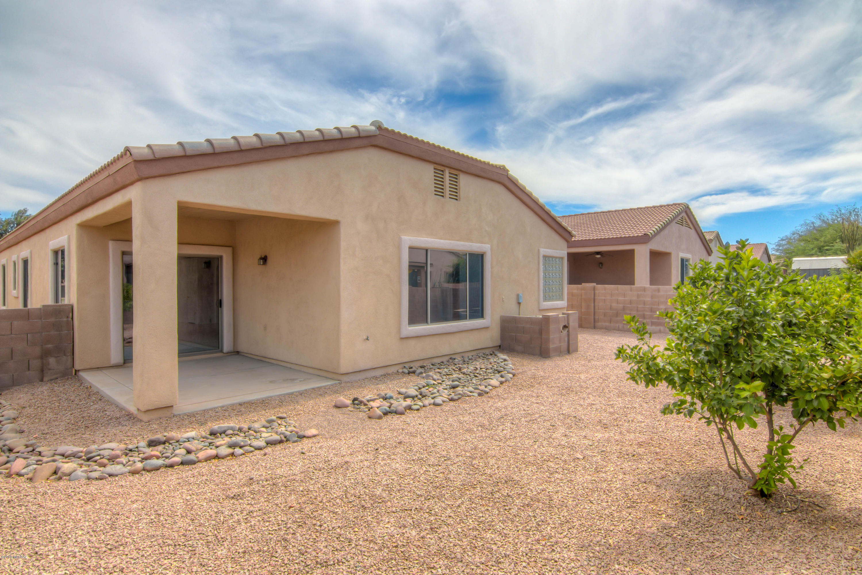 311 E Placita Nubes Blancas