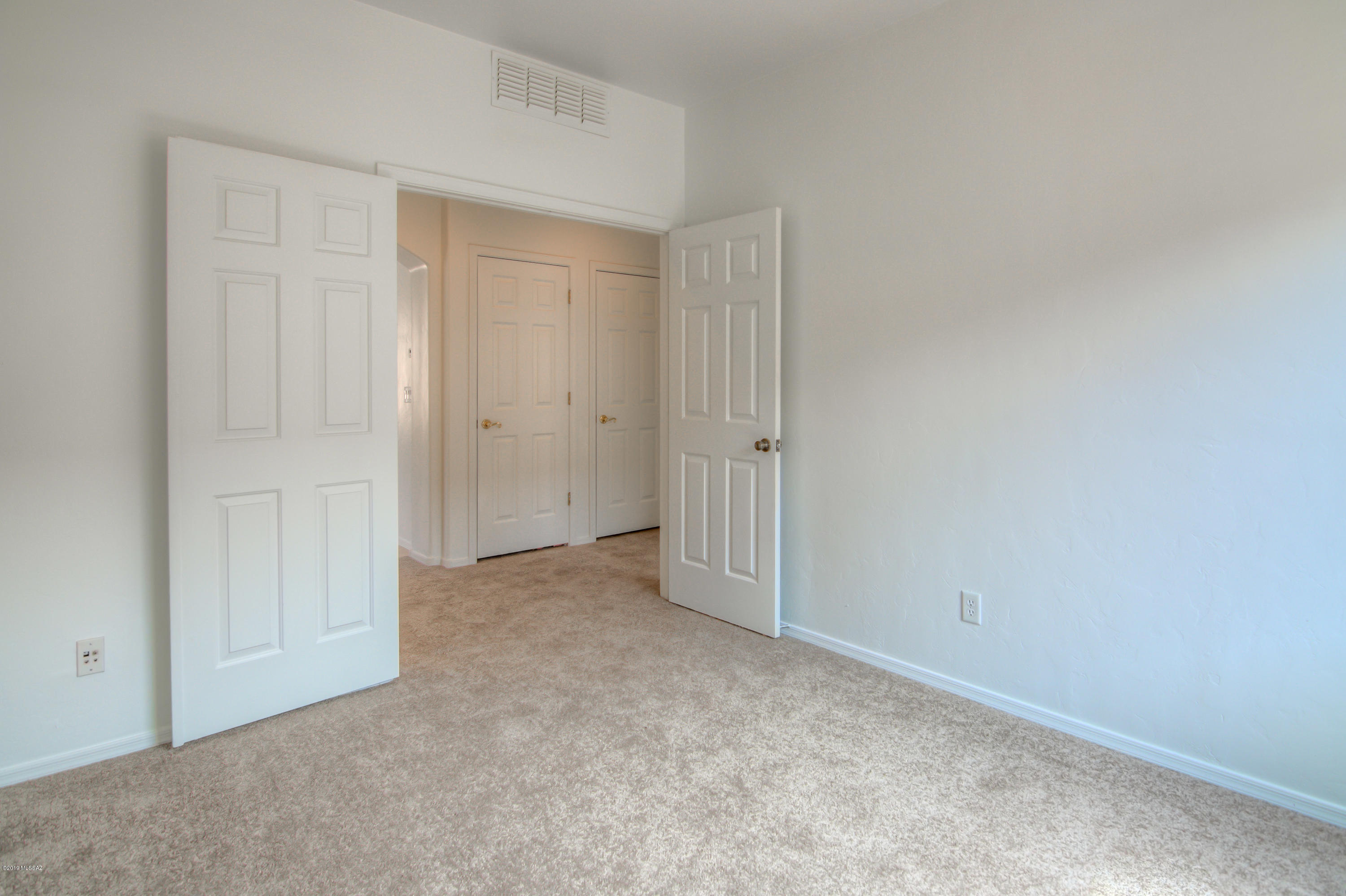 311 E Placita Nubes Blancas