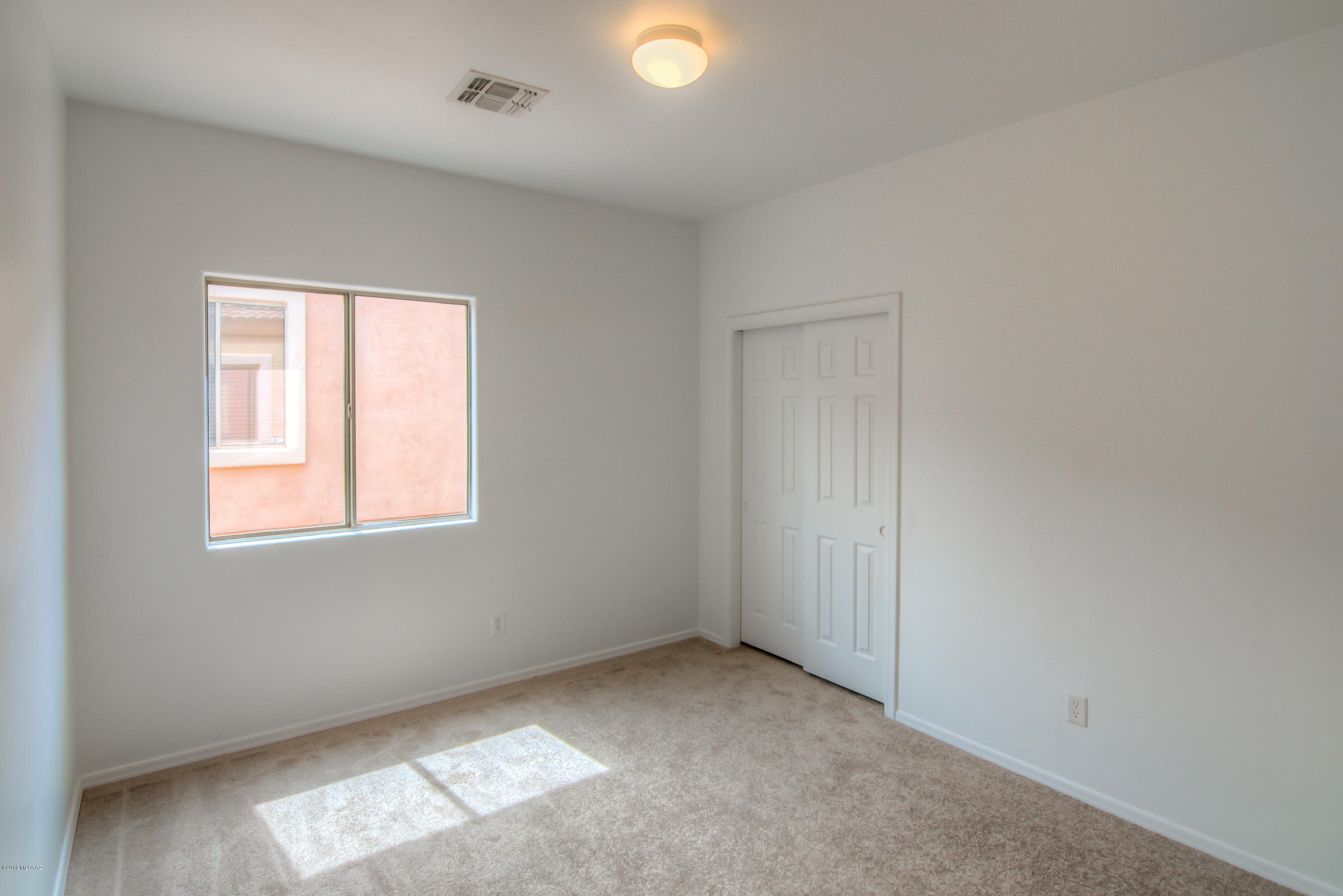 311 E Placita Nubes Blancas